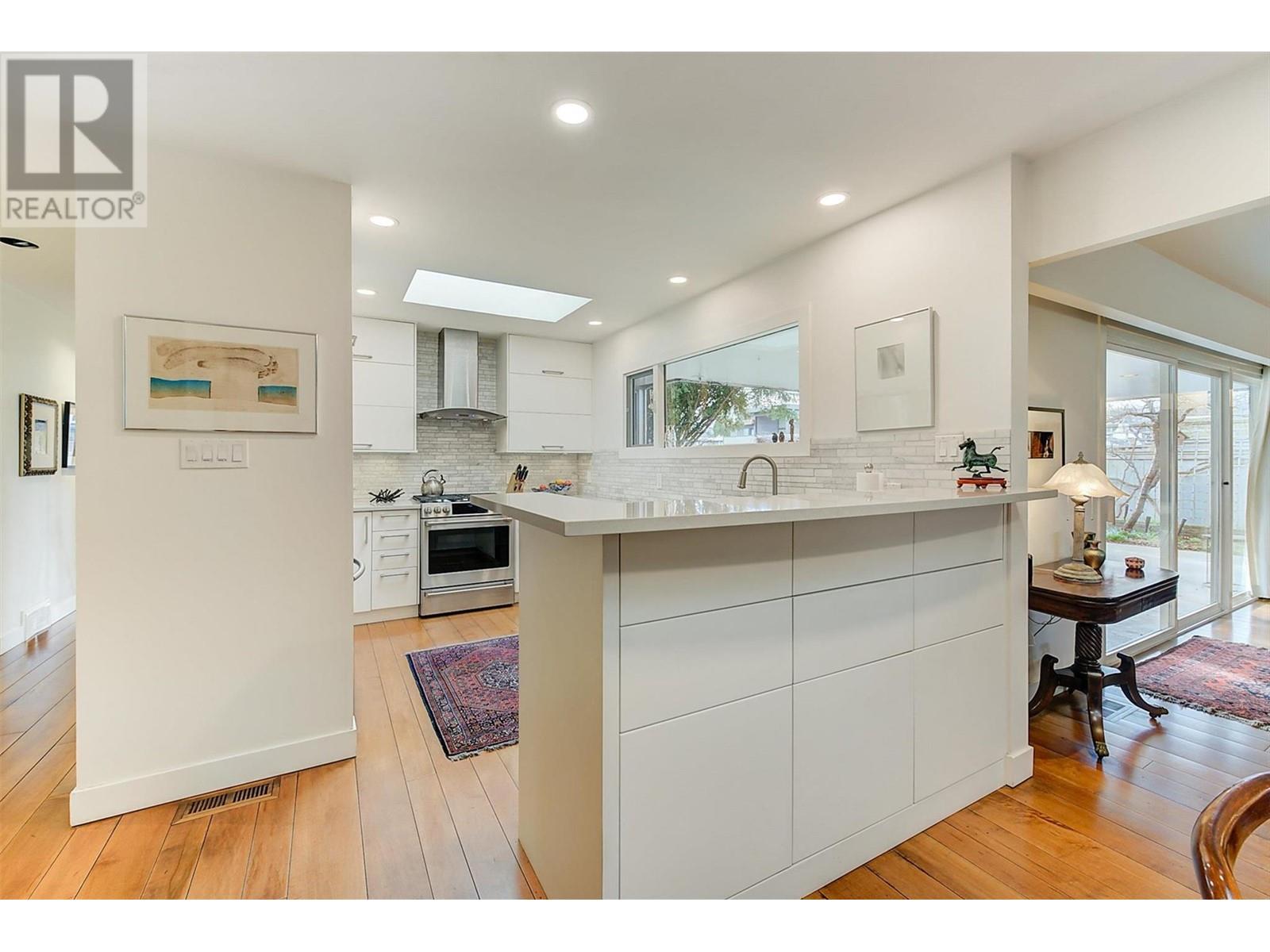 2021 Abbott Street, Kelowna, British Columbia  V1Y 1C4 - Photo 14 - 10350430