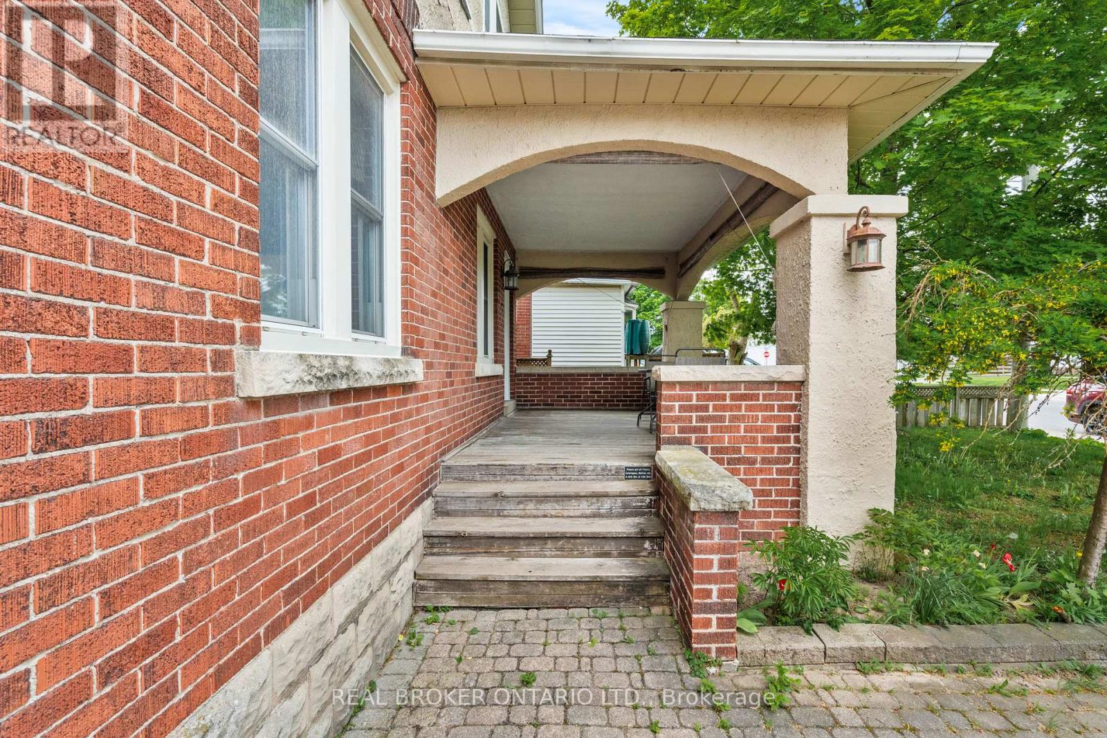 Property at 122 DOROTHY STREET image 3