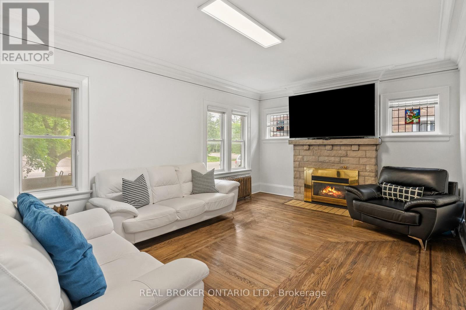 Property at 122 DOROTHY STREET image 5