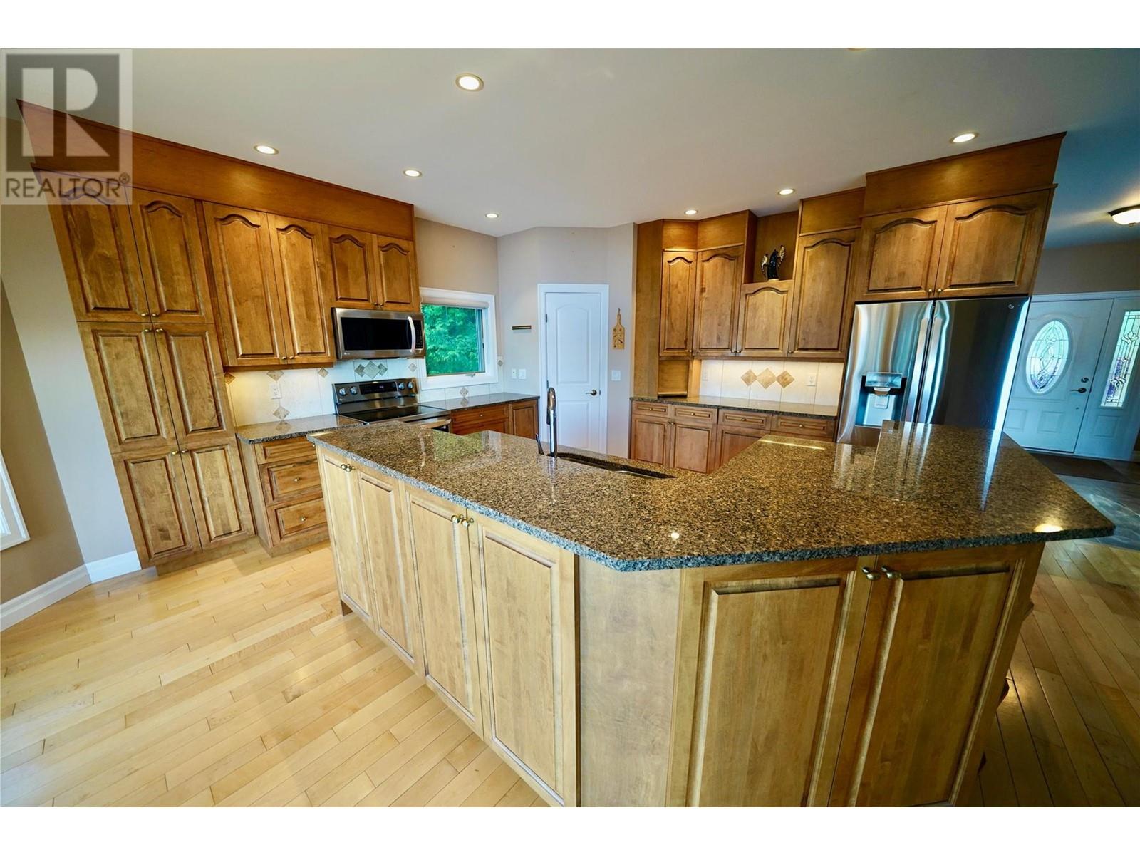 924 QUEENS Road, Balfour, BC V0G1C0