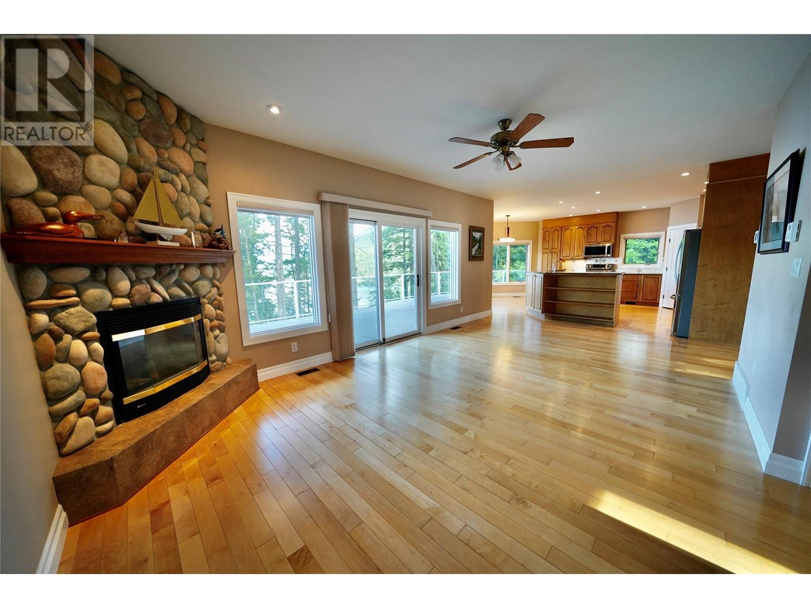924 QUEENS Road, Balfour, BC V0G1C0