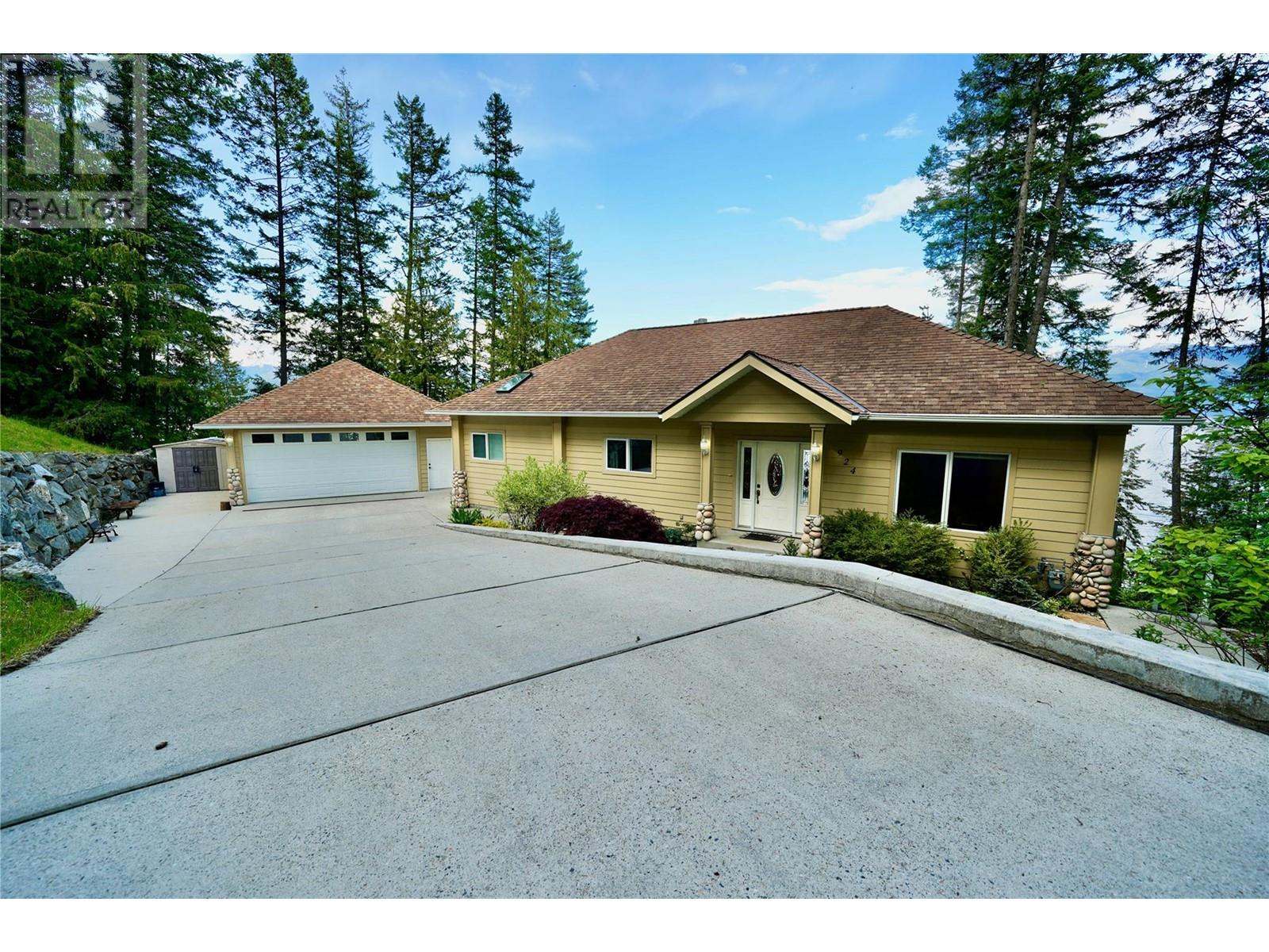 924 QUEENS Road, Balfour, BC V0G1C0
