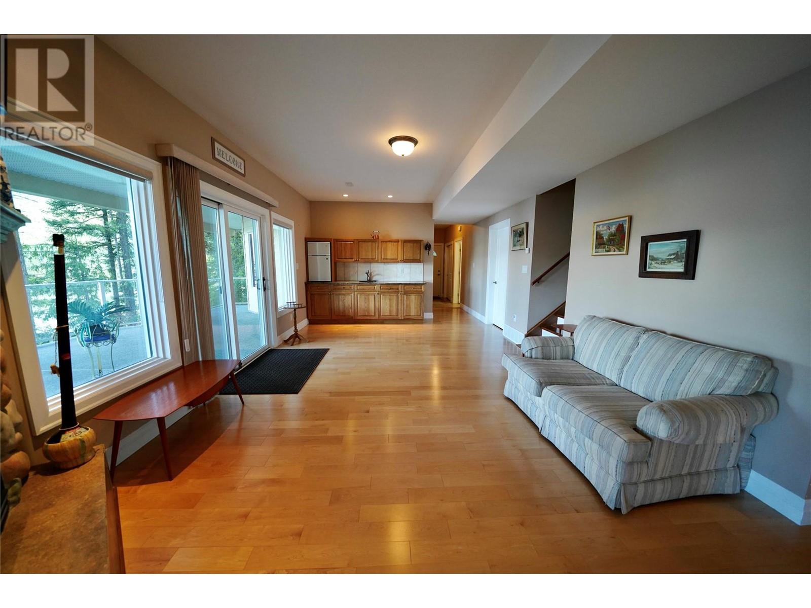 924 QUEENS Road, Balfour, BC V0G1C0