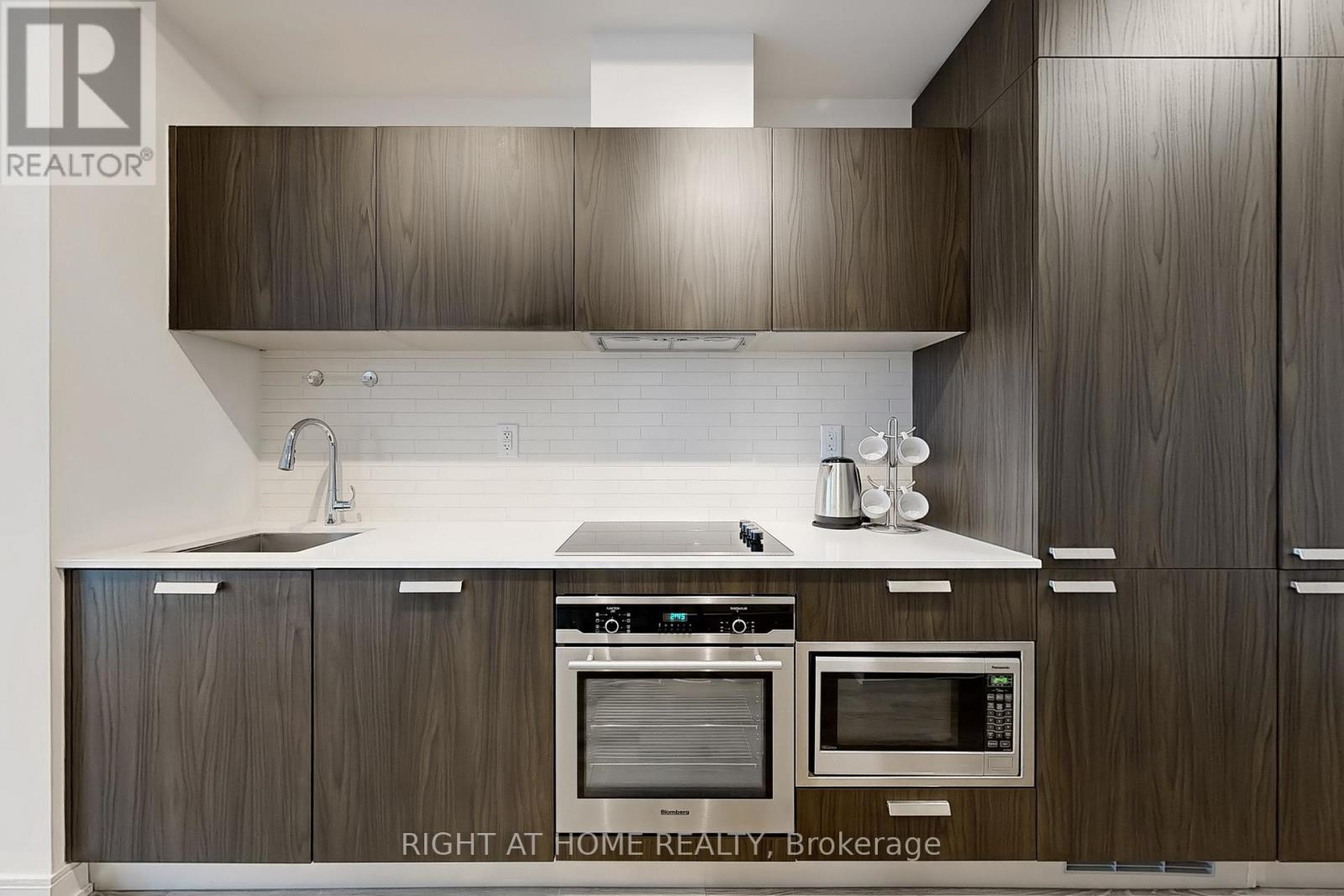 3906 - 50 Charles Street E, Toronto, Ontario  M4Y 0C3 - Photo 1 - C12193679