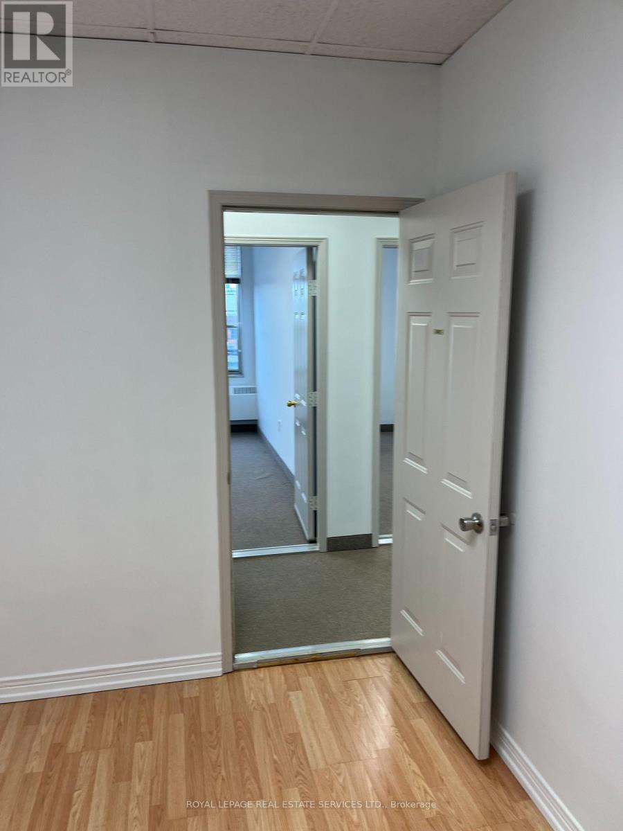 404 - 3335 Yonge Street, Toronto, Ontario  M4N 2M1 - Photo 3 - C12193700