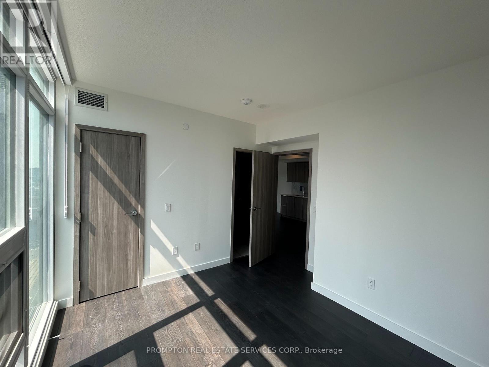 2103 - 3 Concord Cityplace Way, Toronto, Ontario  M5V 0X4 - Photo 14 - C12193737
