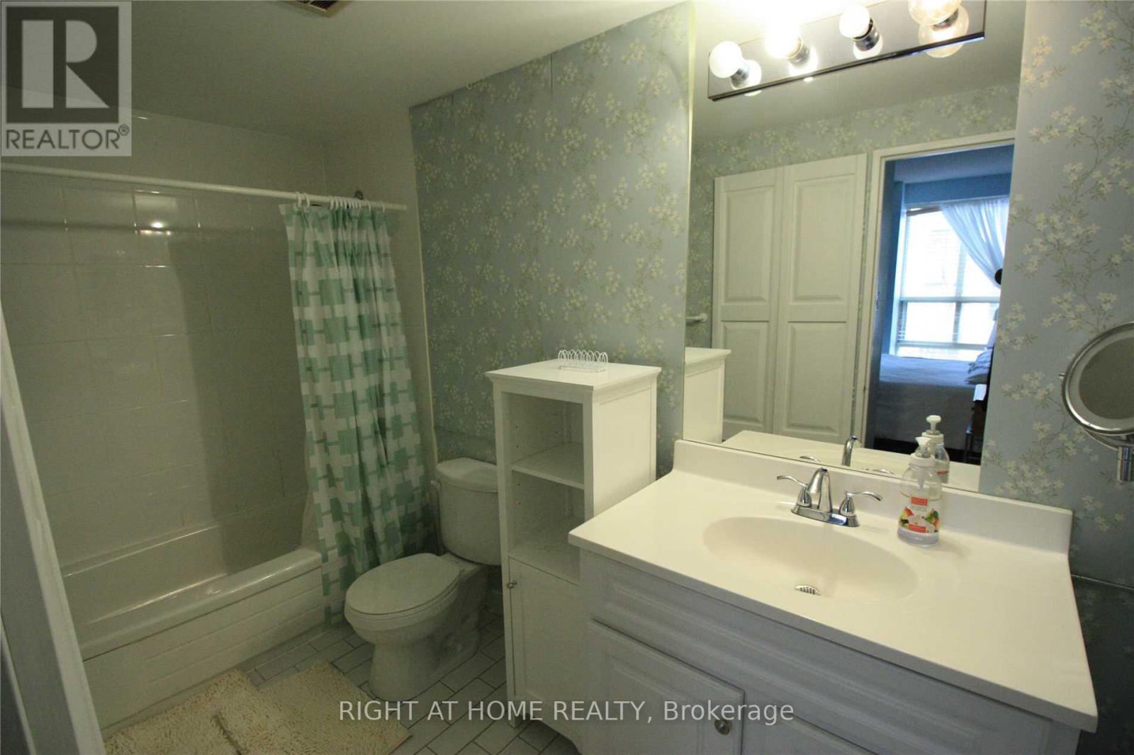 401 - 80 Charles Street E, Toronto, Ontario  M4Y 2W7 - Photo 10 - C12193748