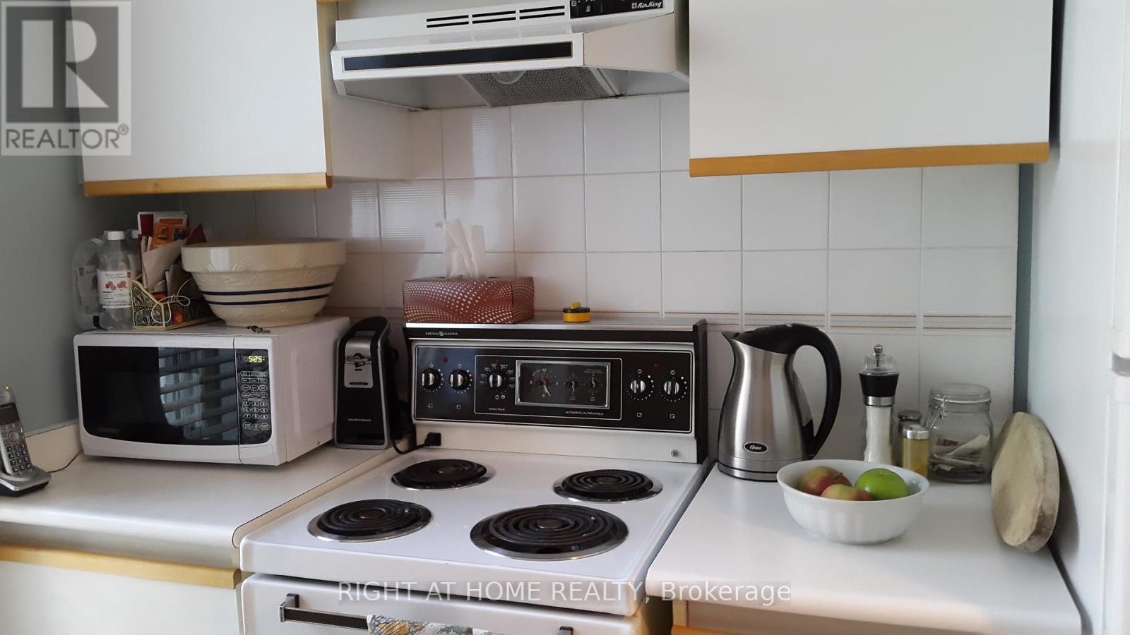 401 - 80 Charles Street E, Toronto, Ontario  M4Y 2W7 - Photo 5 - C12193748