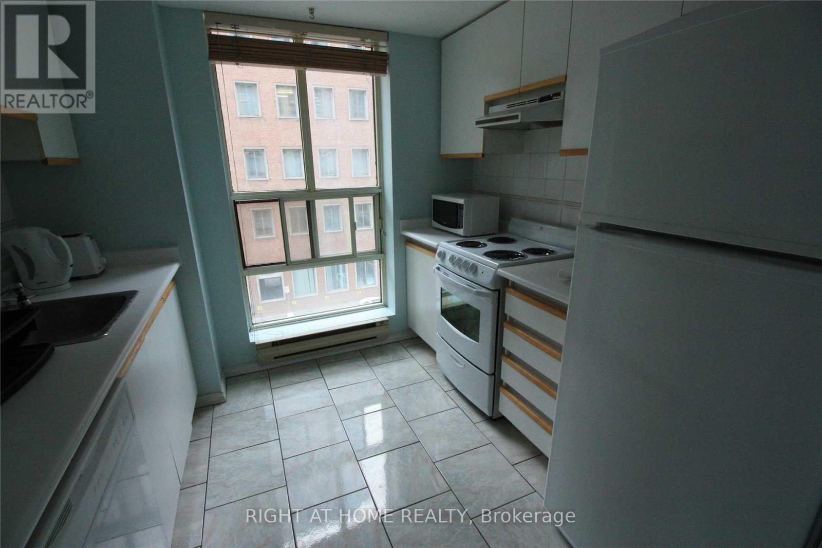 401 - 80 Charles Street E, Toronto, Ontario  M4Y 2W7 - Photo 7 - C12193748
