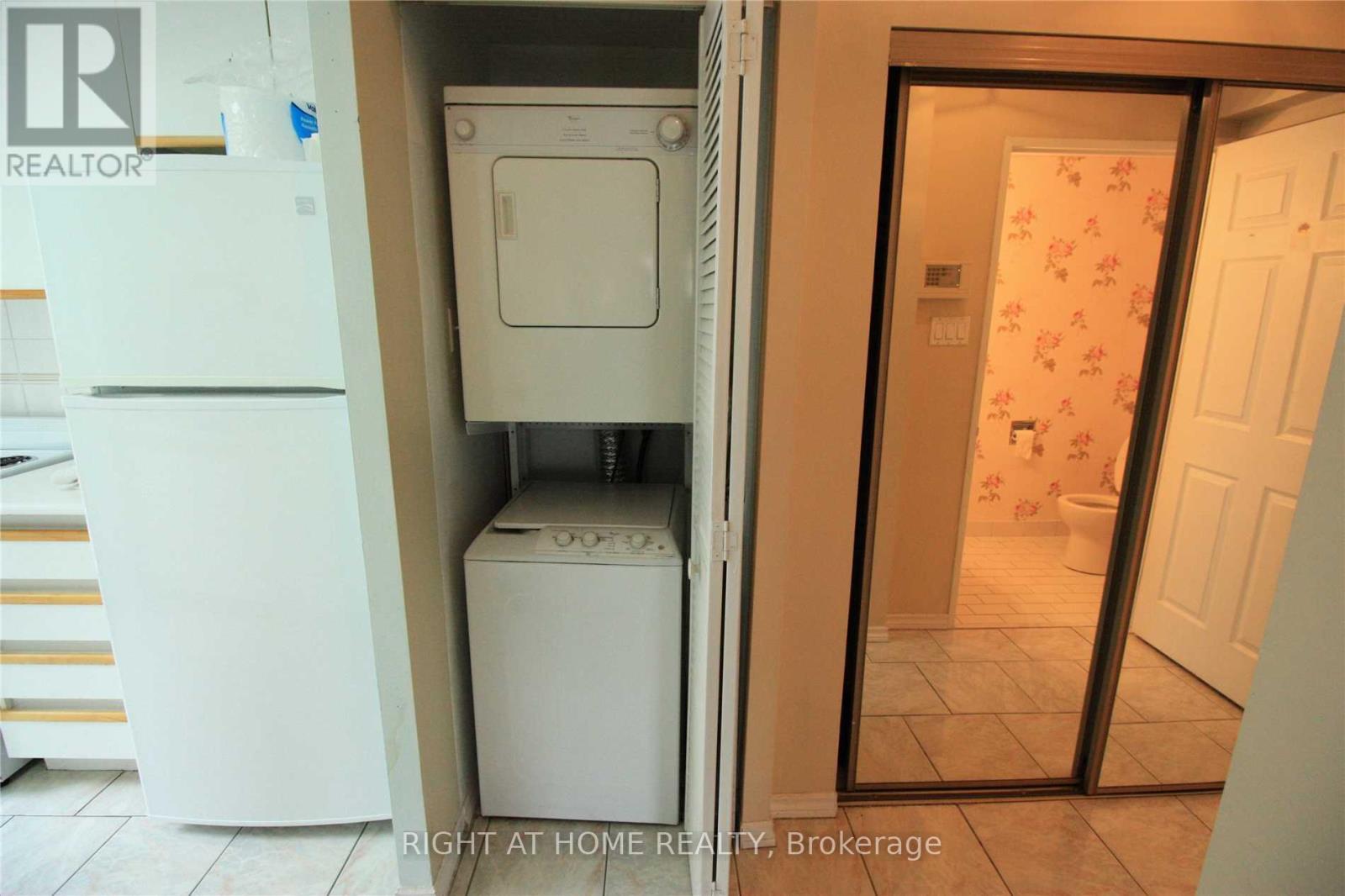401 - 80 Charles Street E, Toronto, Ontario  M4Y 2W7 - Photo 8 - C12193748