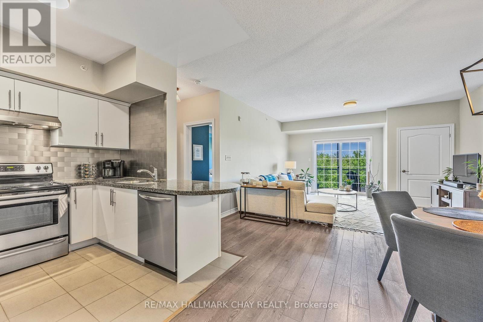 407 - 40 Ferndale Drive S, Barrie (Ardagh), Ontario  L4N 2L3 - Photo 2 - S12193713