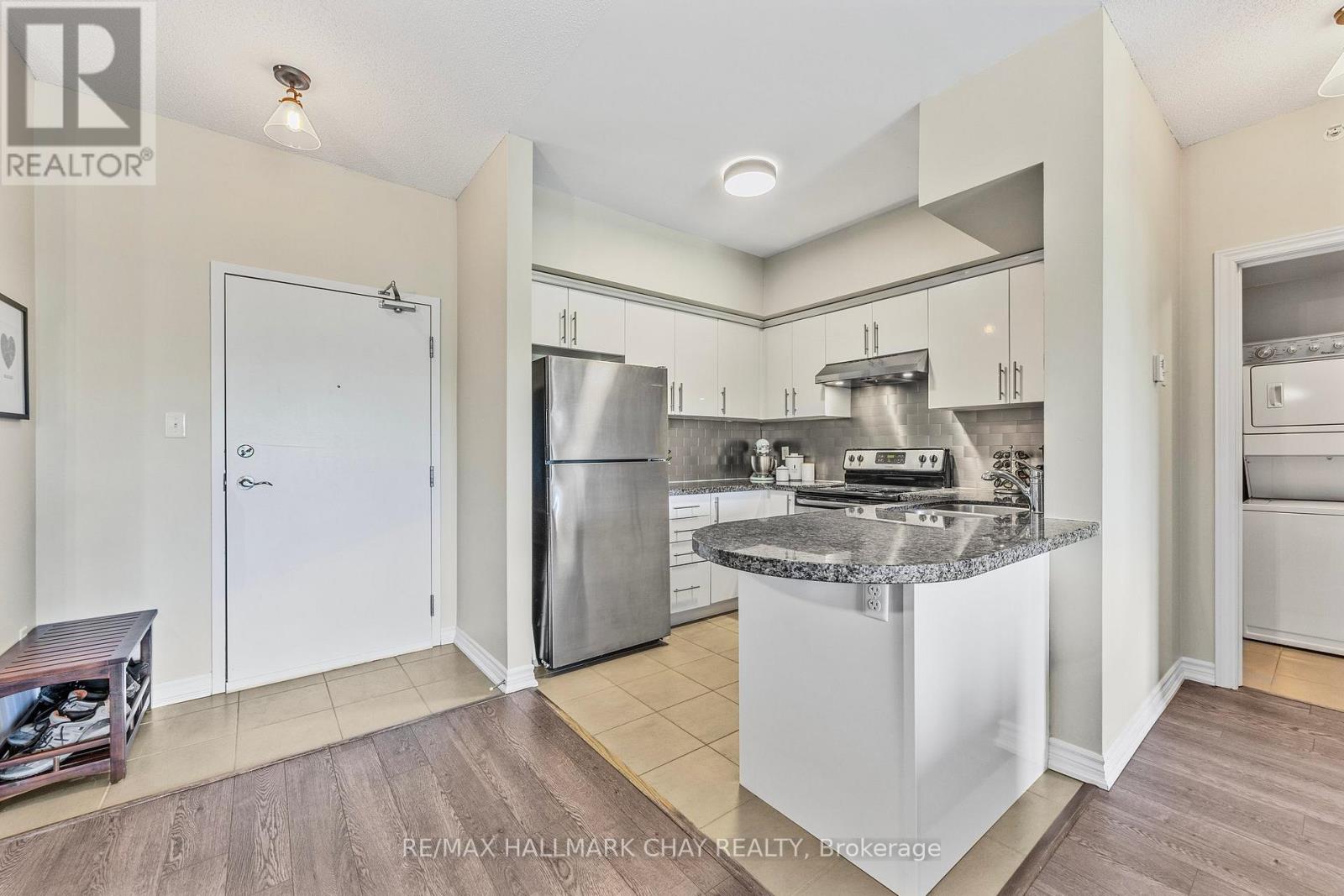 407 - 40 Ferndale Drive S, Barrie (Ardagh), Ontario  L4N 2L3 - Photo 3 - S12193713