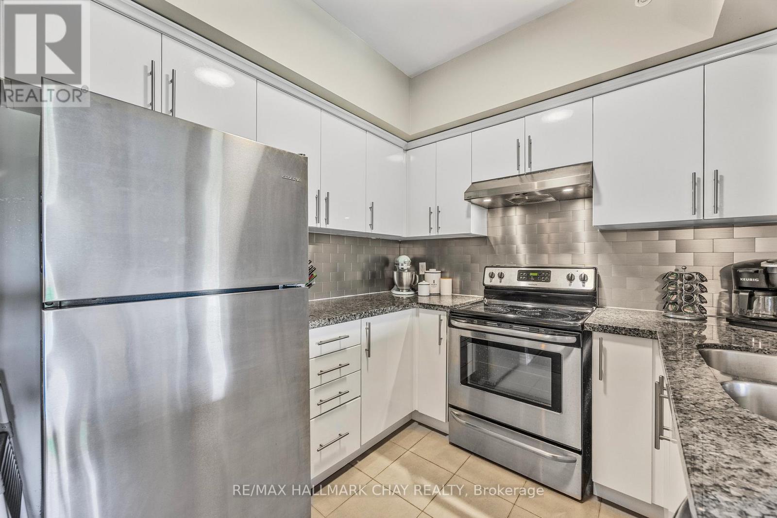 407 - 40 Ferndale Drive S, Barrie (Ardagh), Ontario  L4N 2L3 - Photo 4 - S12193713