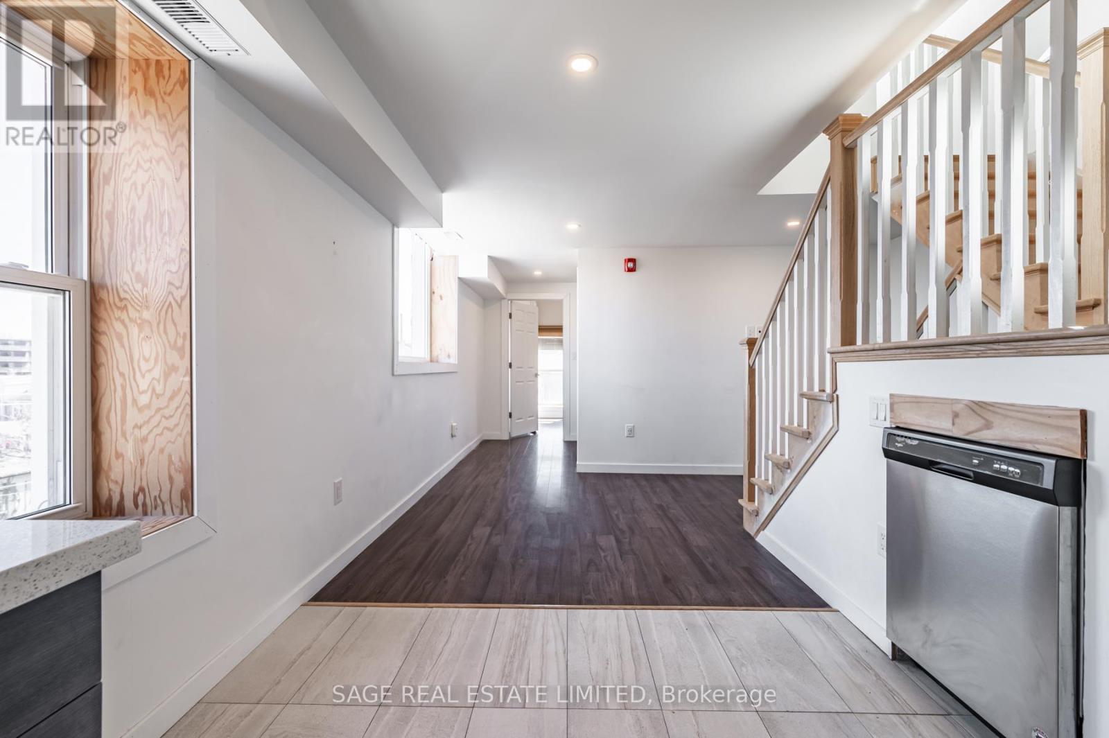 2 - 14 Cross Street, Hamilton, Ontario  L9H 2R4 - Photo 9 - X12191876