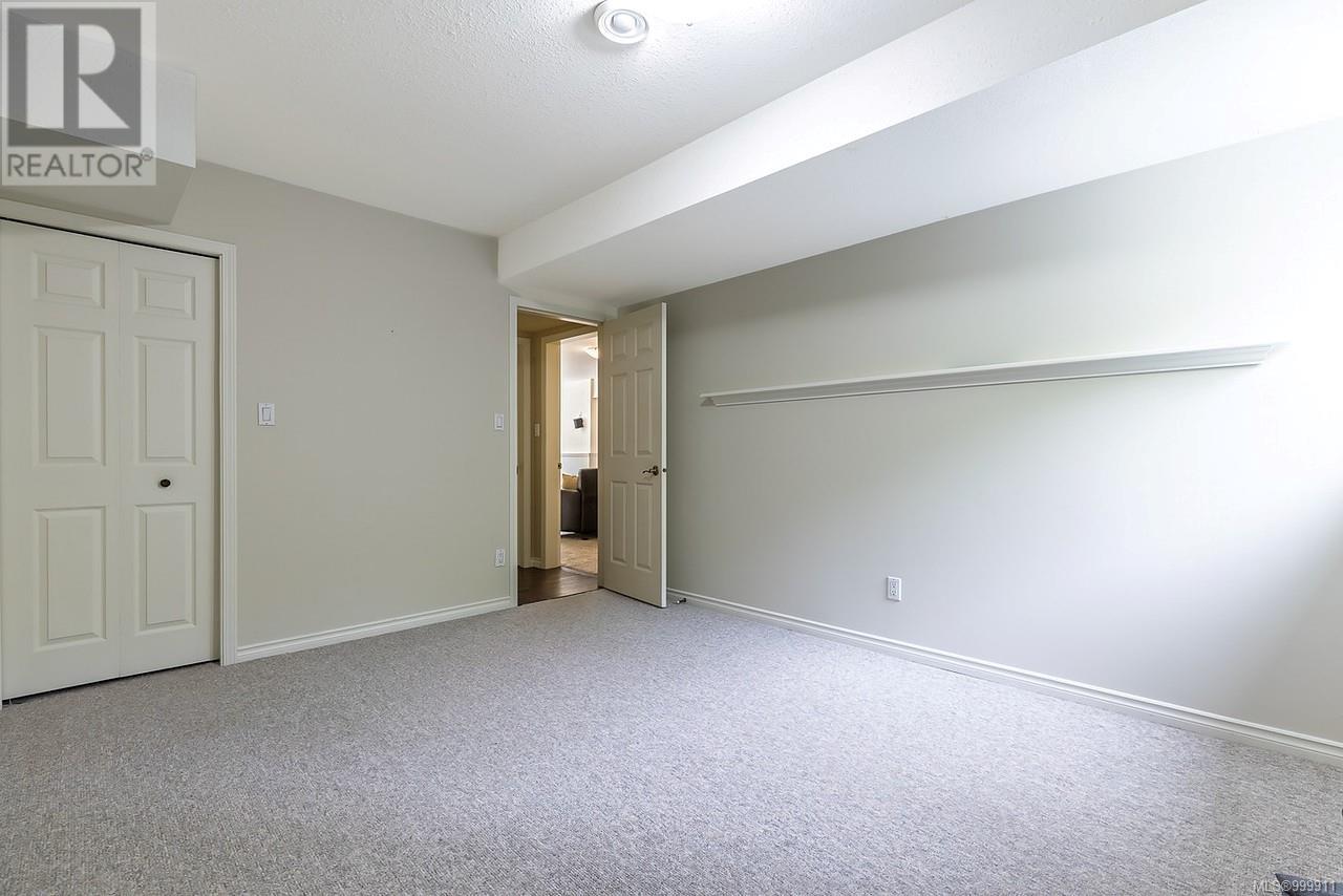 Property at 1112 Aery View Way image 4