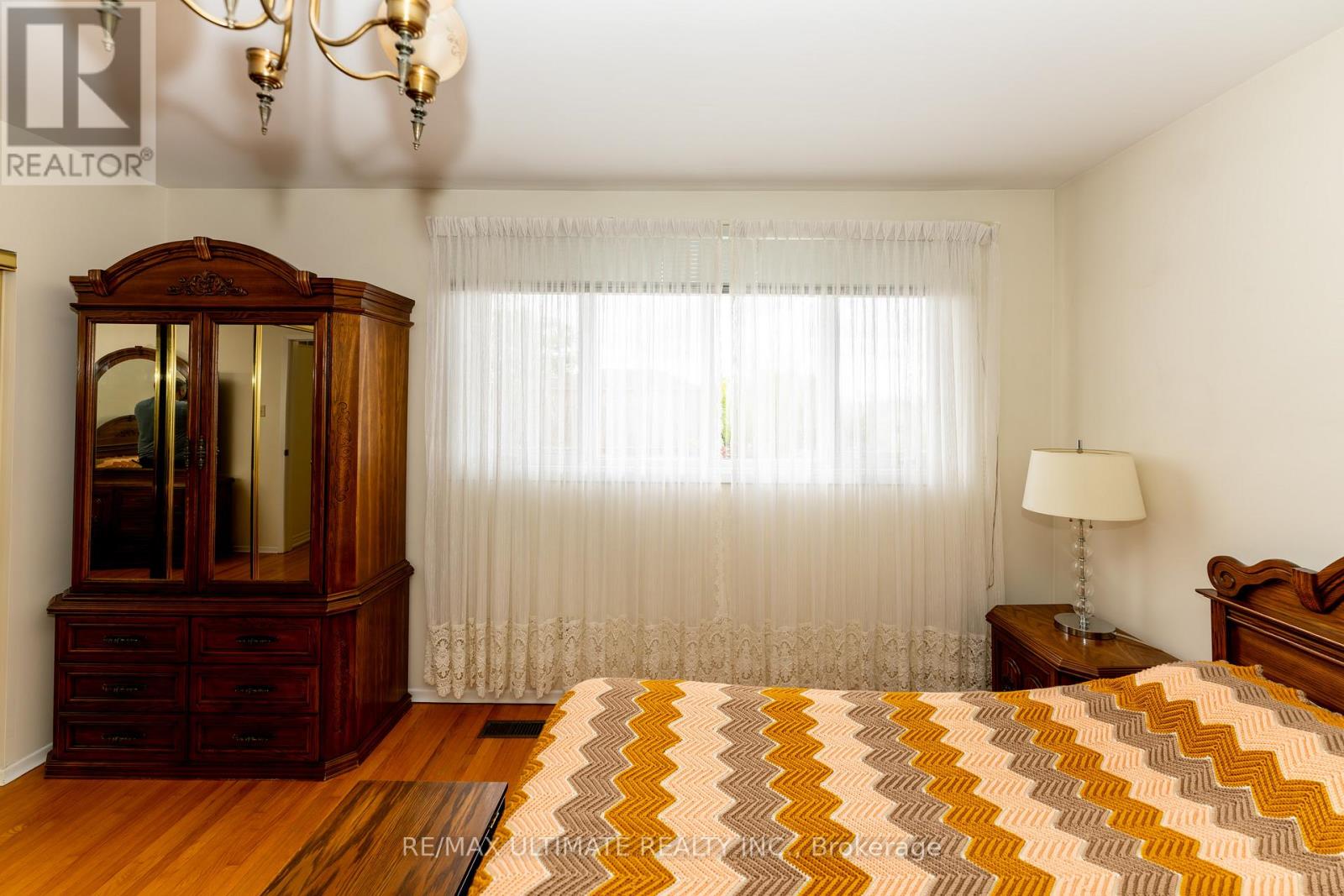 212a Schell Avenue, Toronto (Briar Hill-Belgravia), Ontario  M6E 2T2 - Photo 16 - W12193688