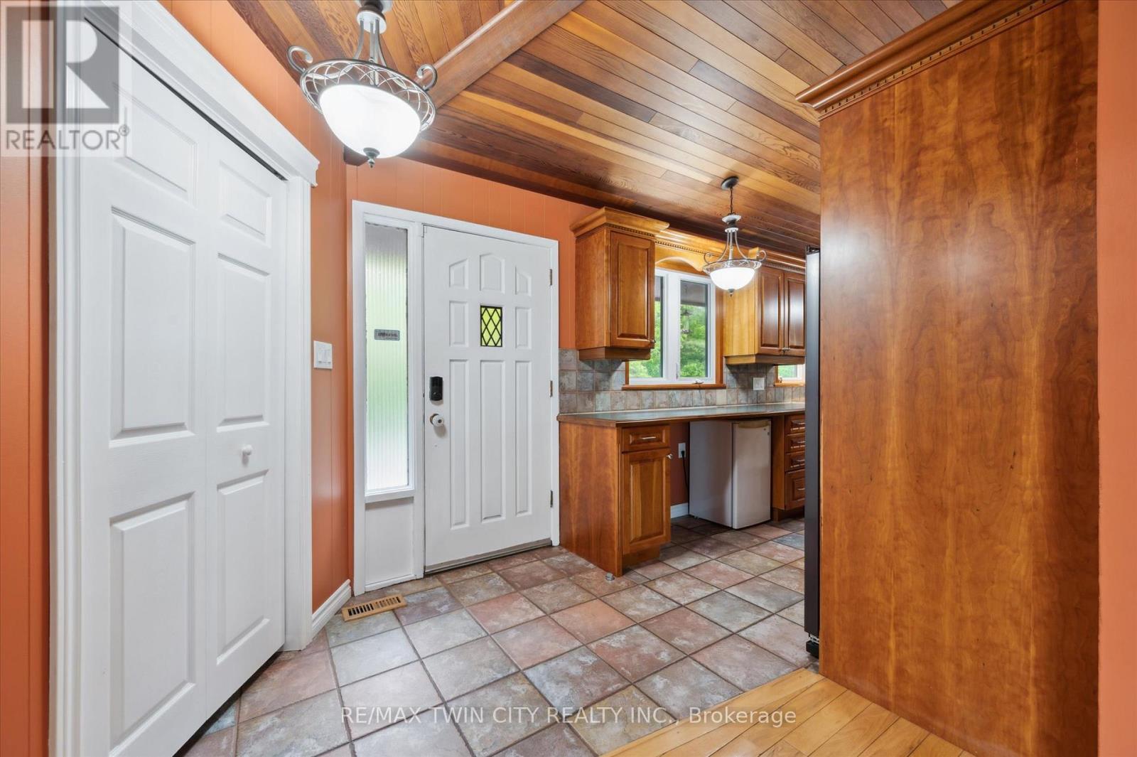6587 Wellington Road 34 Road, Puslinch (Crieff/aikensville/killean), Ontario  N3C 2V4 - Photo 8 - X12193682