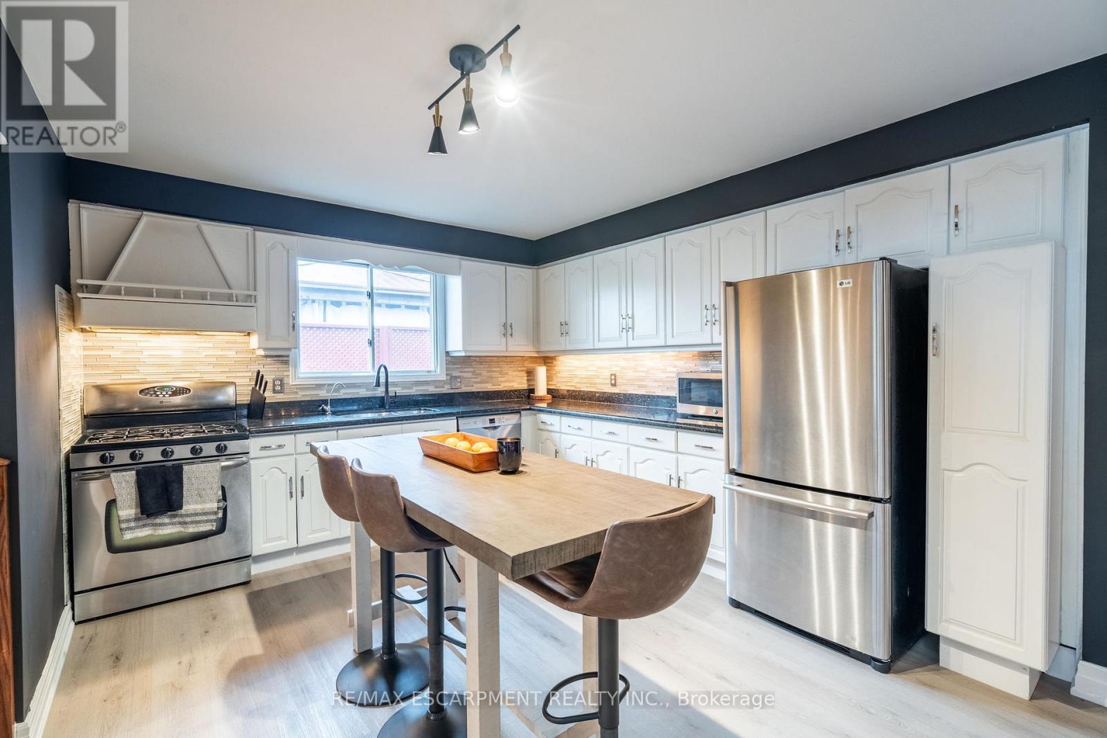 14 Vista Court, Hamilton (Falkirk), Ontario  L9B 1X2 - Photo 29 - X12193742