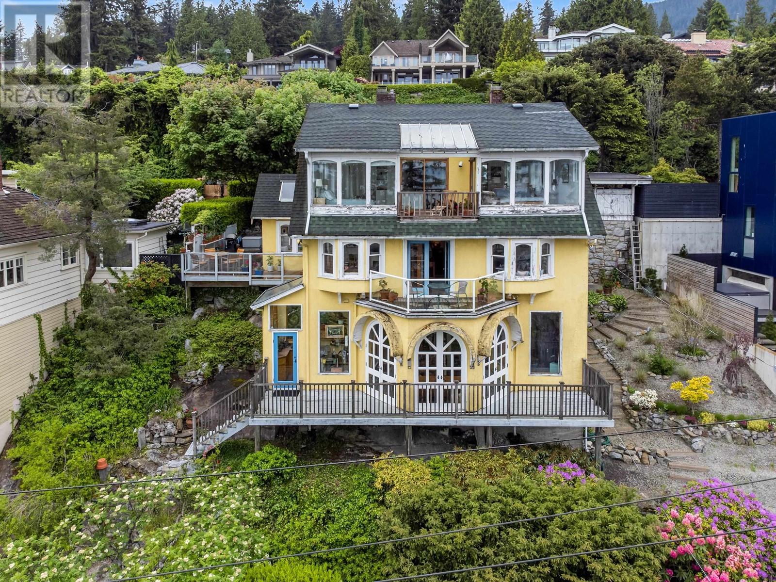 3615 SUNSET LANE, West Vancouver, British Columbia