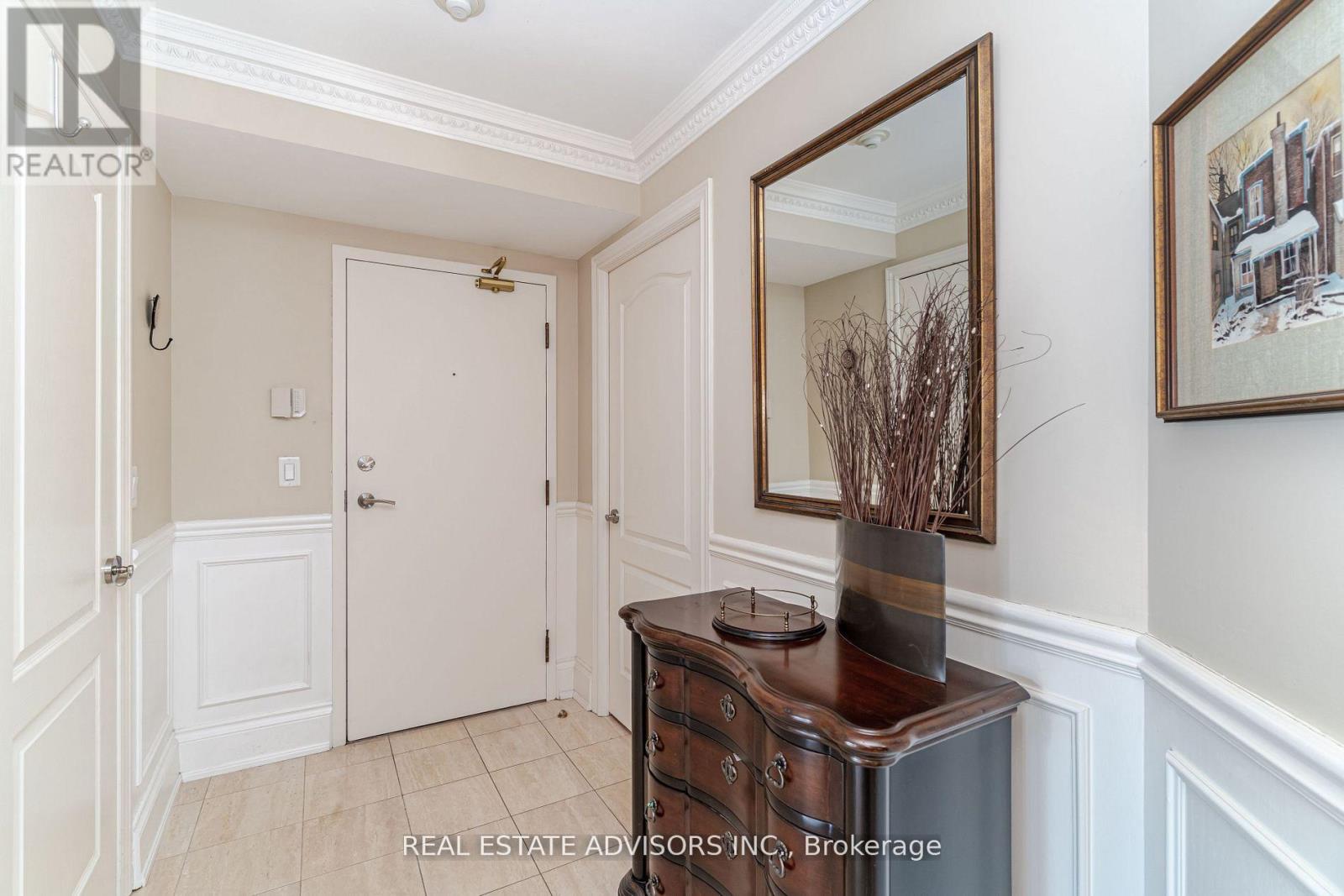 309 - 75 York Mills Road, Toronto (Bridle Path-Sunnybrook-York Mills), Ontario  M2P 2E7 - Photo 2 - C12193761