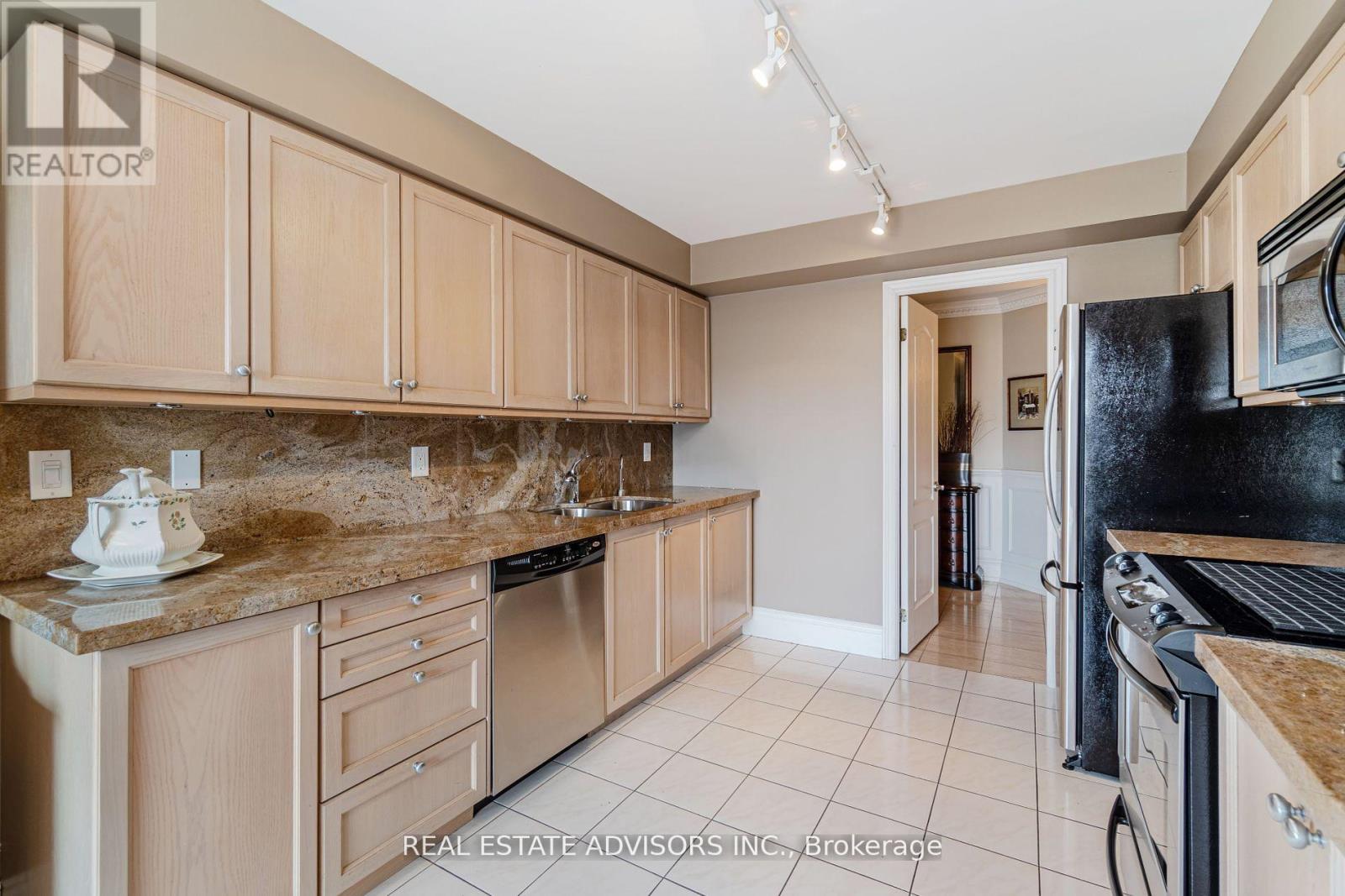 309 - 75 York Mills Road, Toronto (Bridle Path-Sunnybrook-York Mills), Ontario  M2P 2E7 - Photo 8 - C12193761
