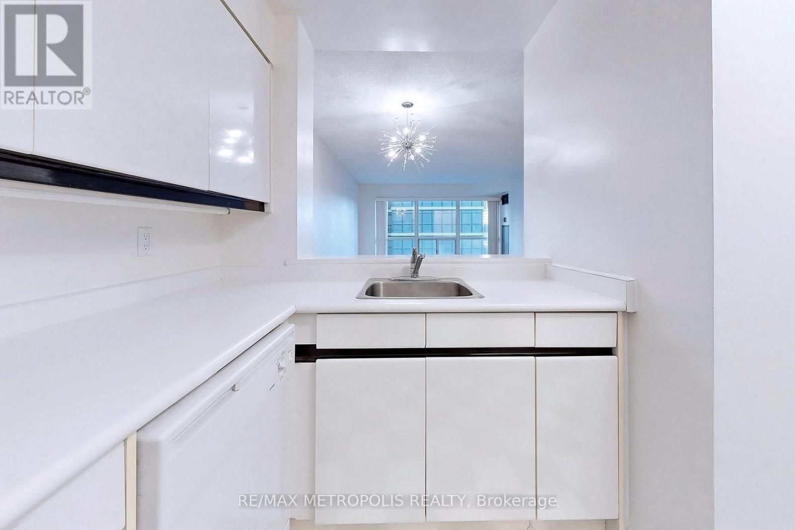 504 - 7 Carlton Street, Toronto, Ontario  M5B 2M3 - Photo 18 - C12193772