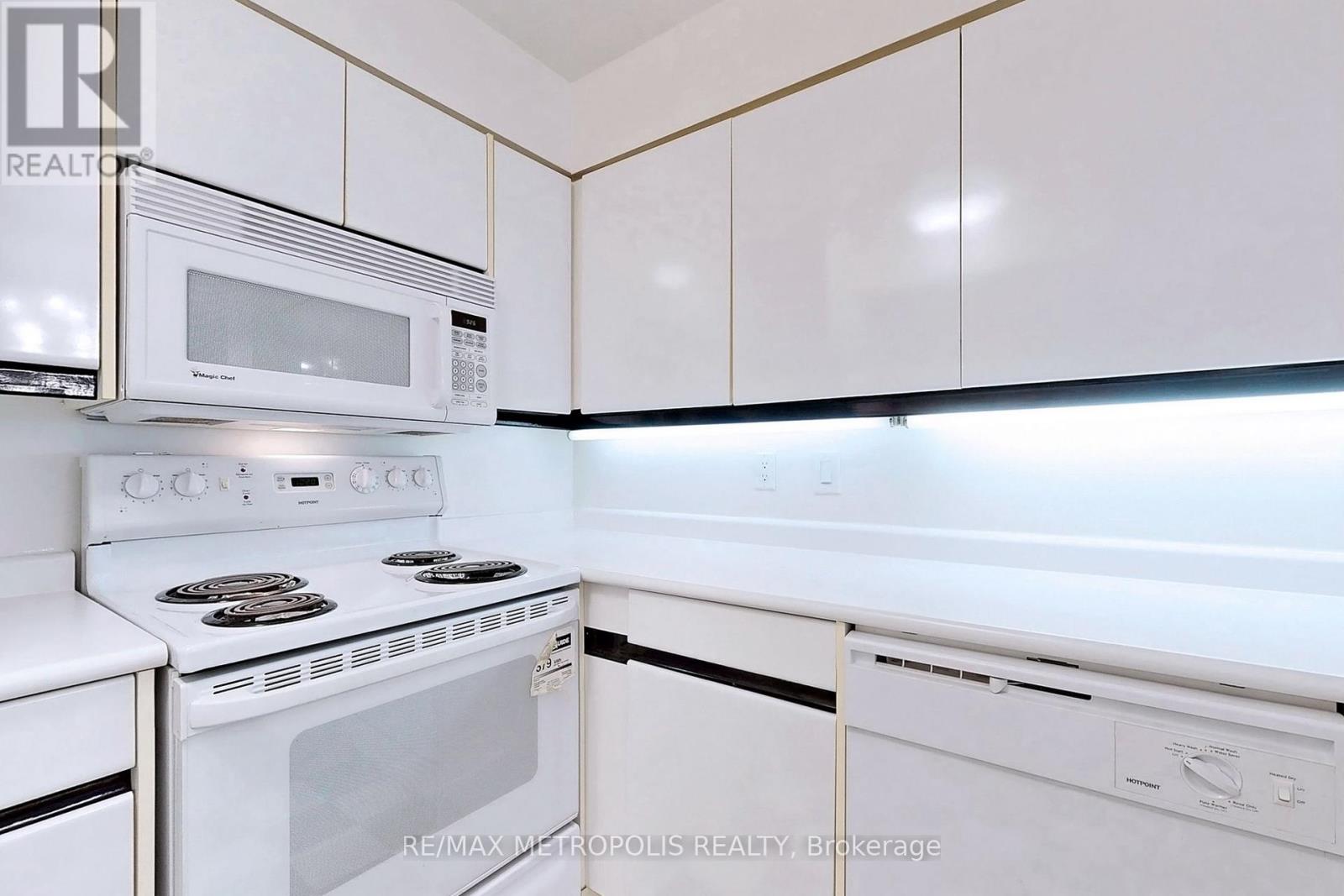 504 - 7 Carlton Street, Toronto, Ontario  M5B 2M3 - Photo 19 - C12193772