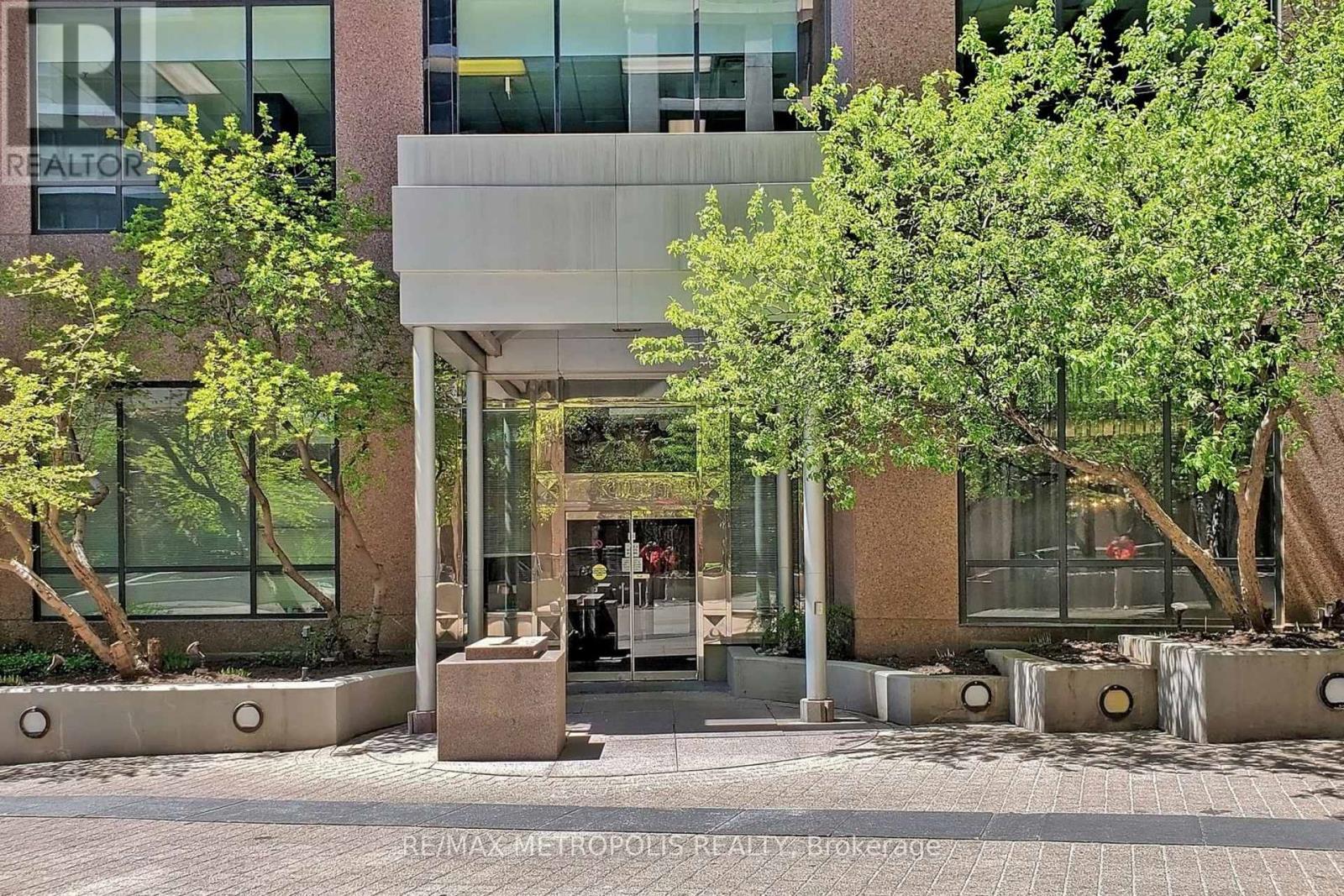 504 - 7 Carlton Street, Toronto, Ontario  M5B 2M3 - Photo 2 - C12193772