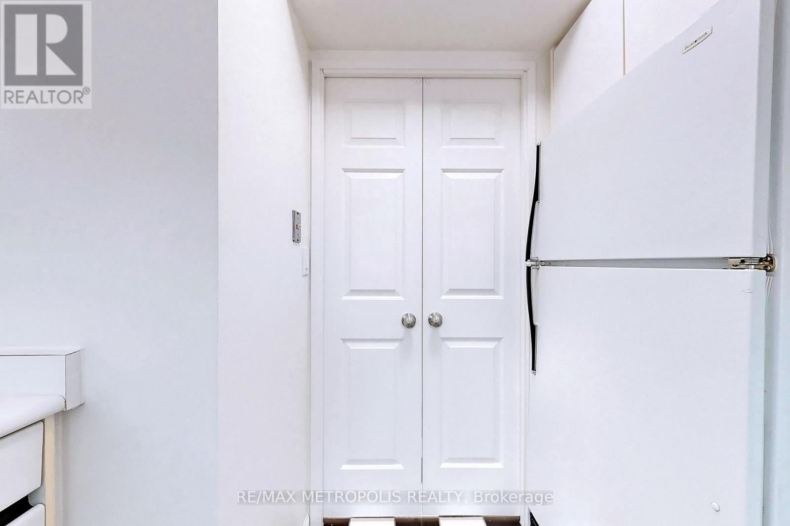 504 - 7 Carlton Street, Toronto, Ontario  M5B 2M3 - Photo 21 - C12193772