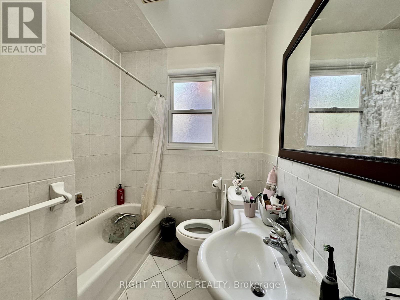 Main Apartment - 1198 Avenue Road, Toronto, Ontario  M5N 2G1 - Photo 11 - C12193787