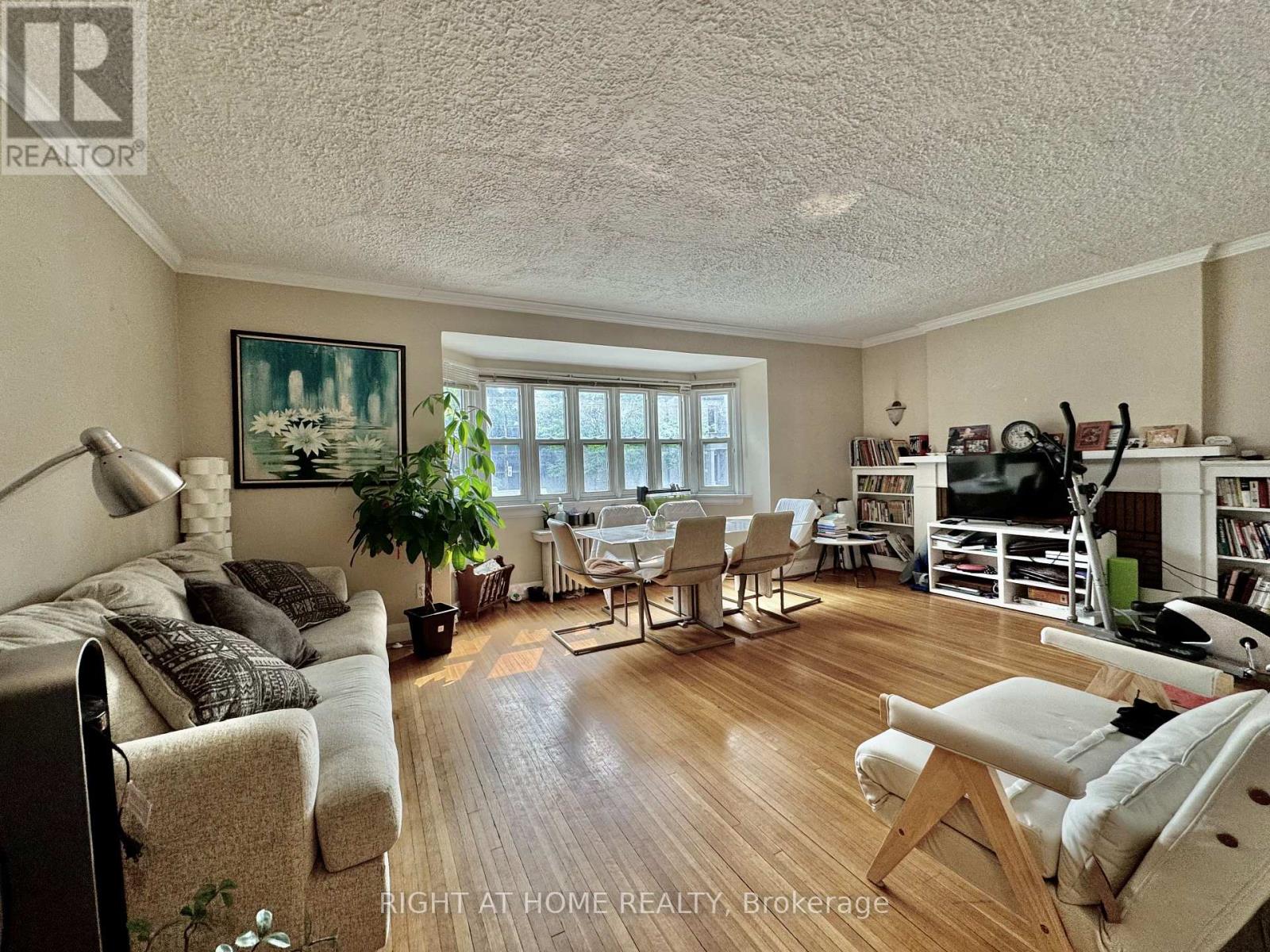 Main Apartment - 1198 Avenue Road, Toronto, Ontario  M5N 2G1 - Photo 2 - C12193787