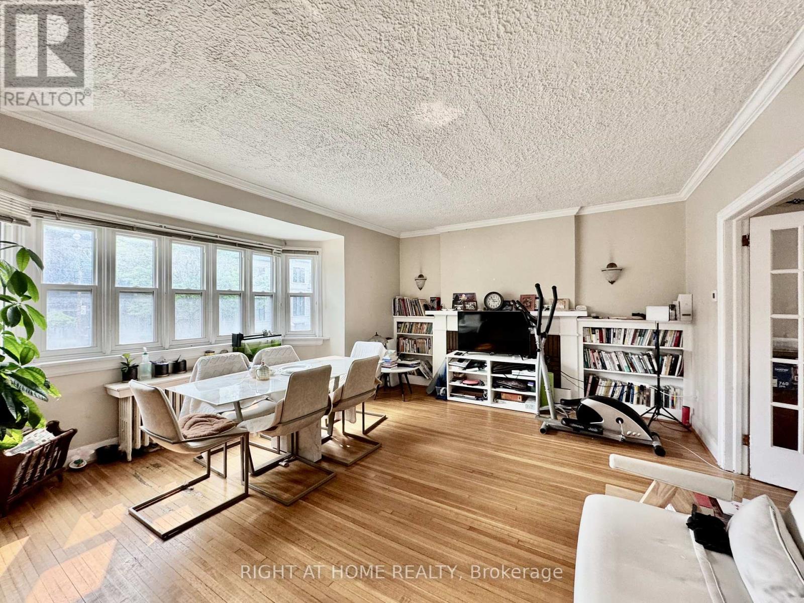 Main Apartment - 1198 Avenue Road, Toronto, Ontario  M5N 2G1 - Photo 3 - C12193787