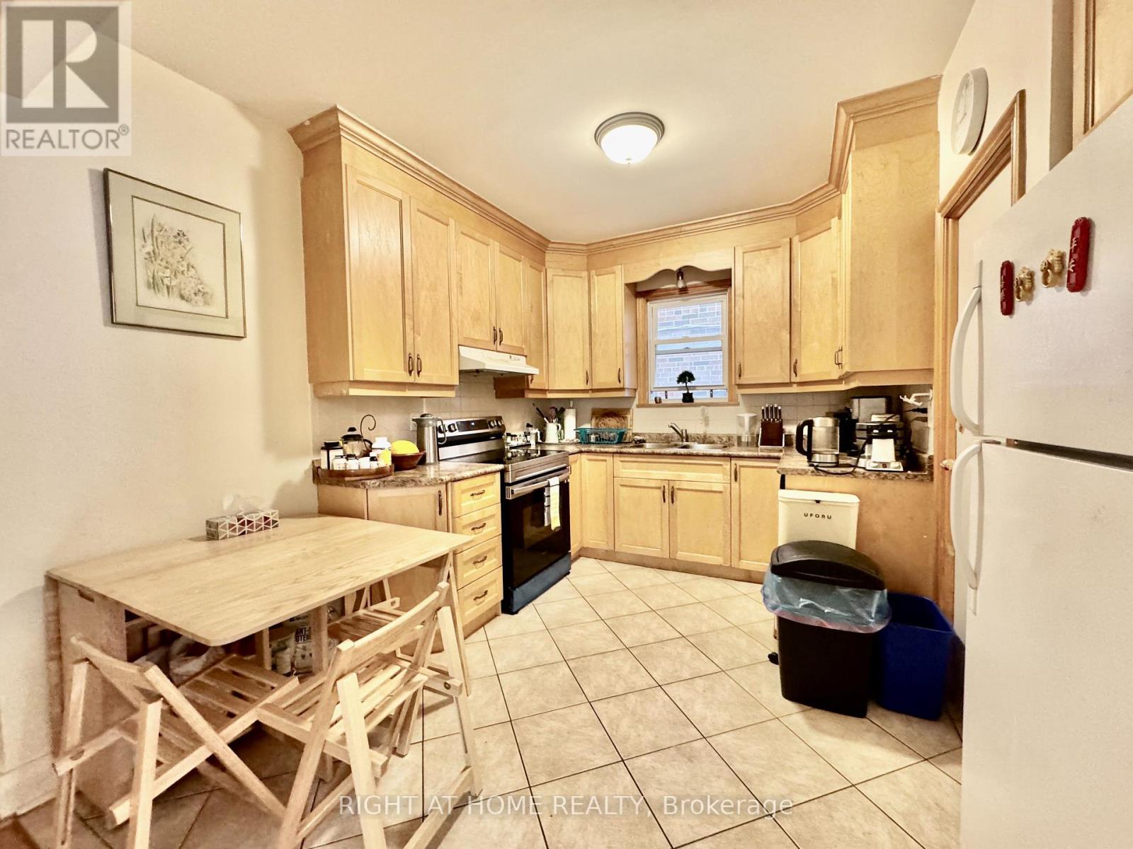 Main Apartment - 1198 Avenue Road, Toronto, Ontario  M5N 2G1 - Photo 6 - C12193787