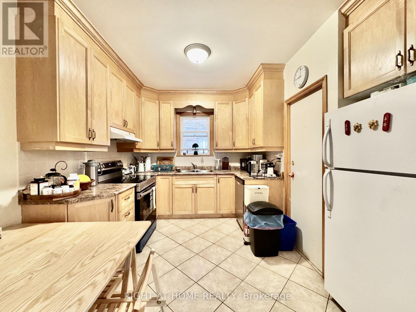 Main Apartment - 1198 Avenue Road, Toronto, Ontario  M5N 2G1 - Photo 7 - C12193787