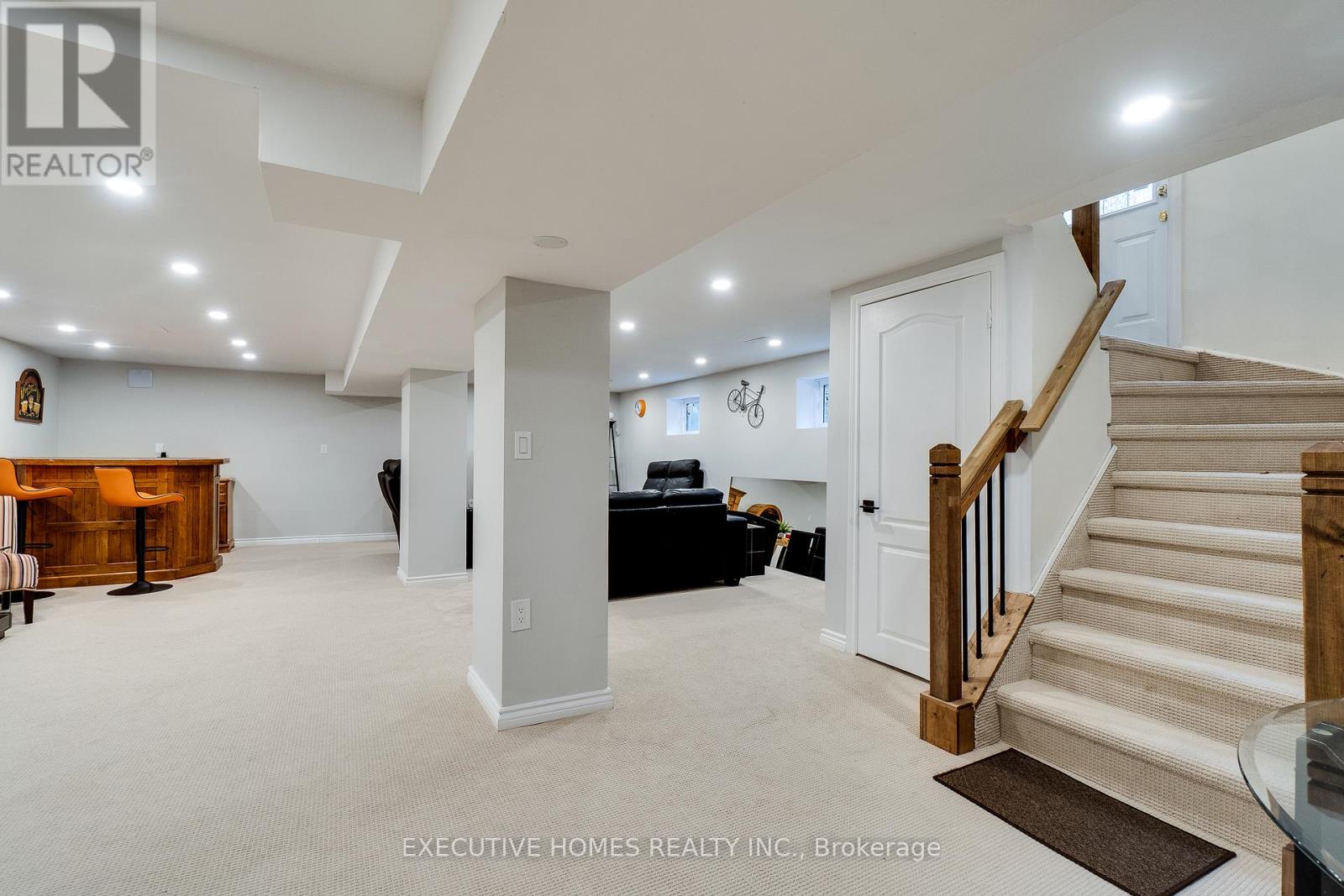 208 Glen Oak Drive, Oakville, Ontario  L6K 2J2 - Photo 31 - W12063252