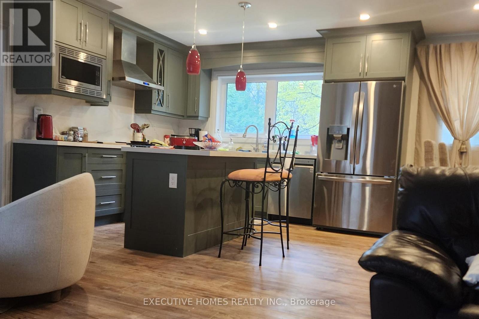 208 Glen Oak Drive, Oakville, Ontario  L6K 2J2 - Photo 13 - W12063252