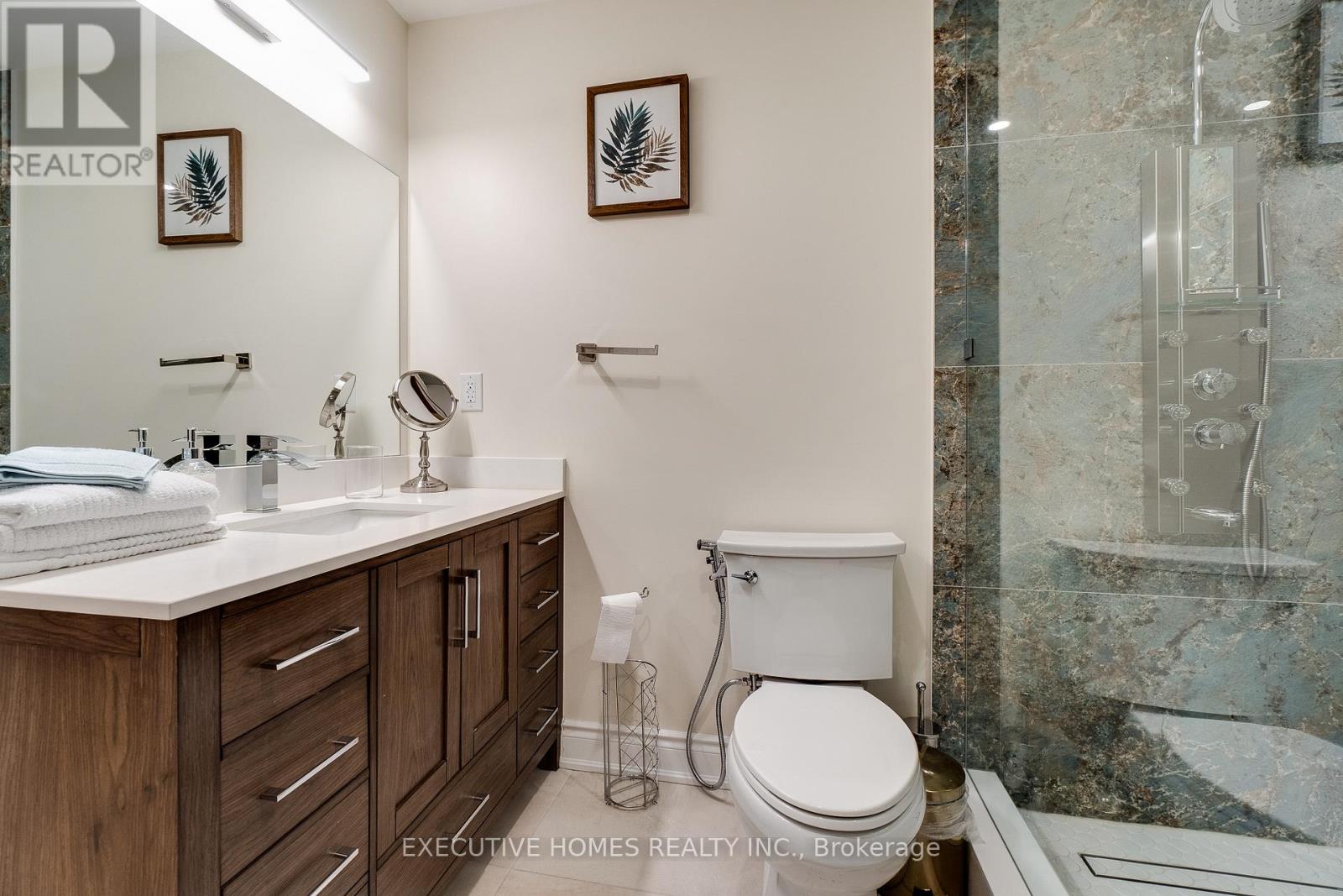 208 Glen Oak Drive, Oakville, Ontario  L6K 2J2 - Photo 24 - W12063252