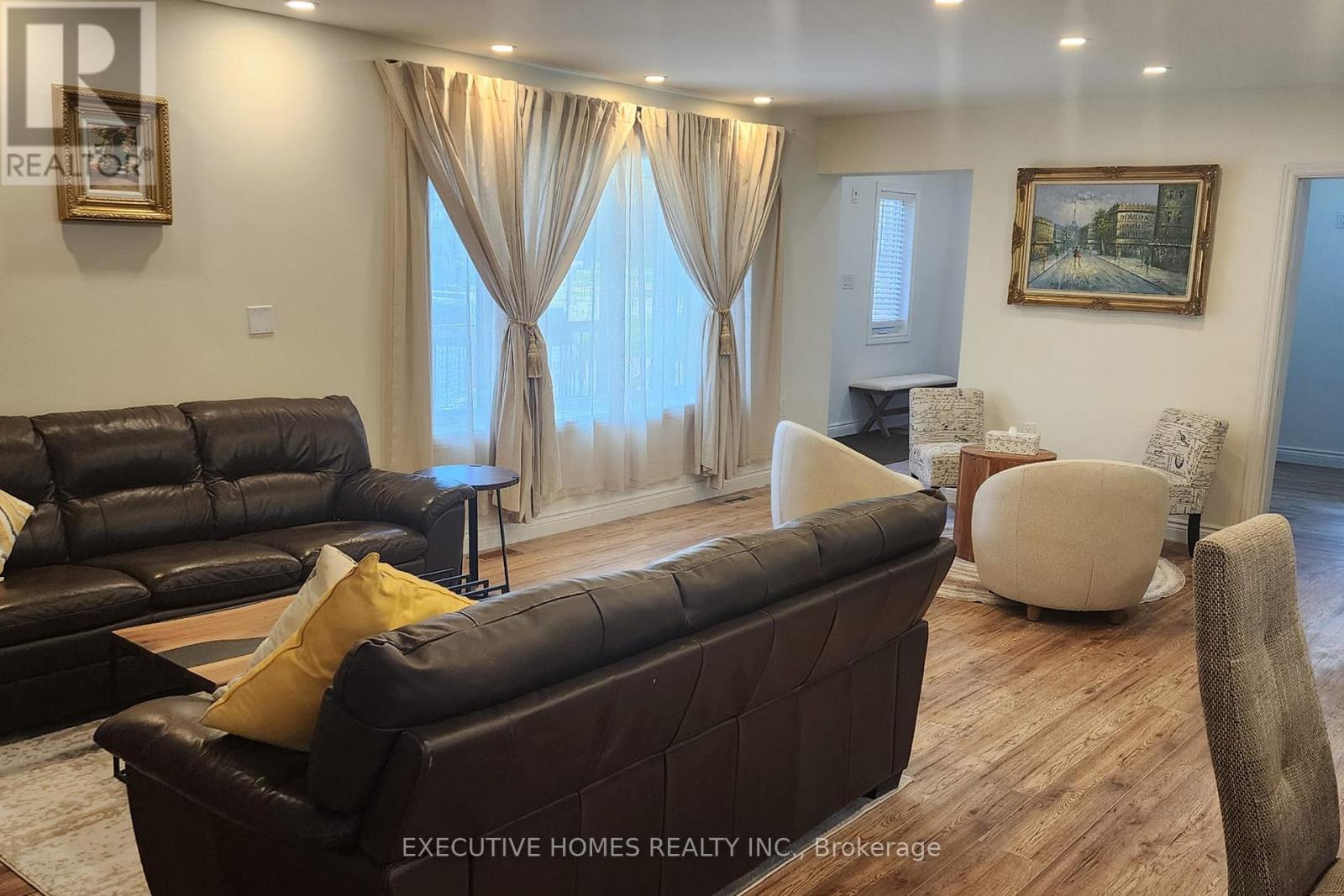 208 Glen Oak Drive, Oakville, Ontario  L6K 2J2 - Photo 12 - W12063252