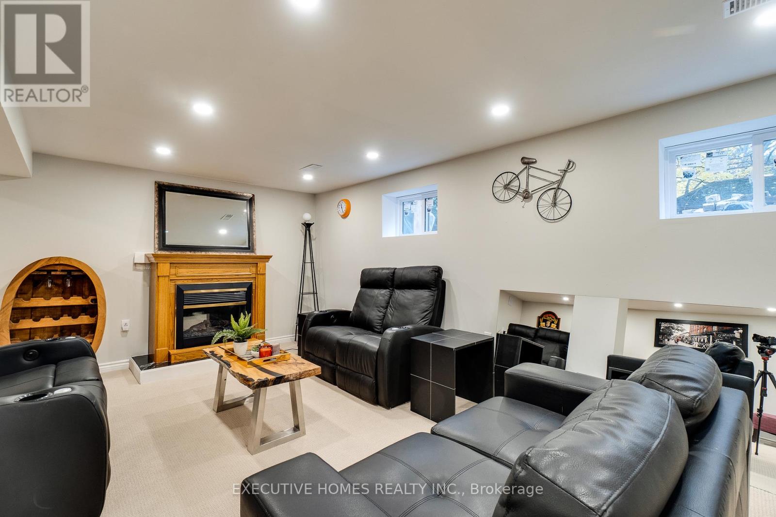 208 Glen Oak Drive, Oakville, Ontario  L6K 2J2 - Photo 35 - W12063252