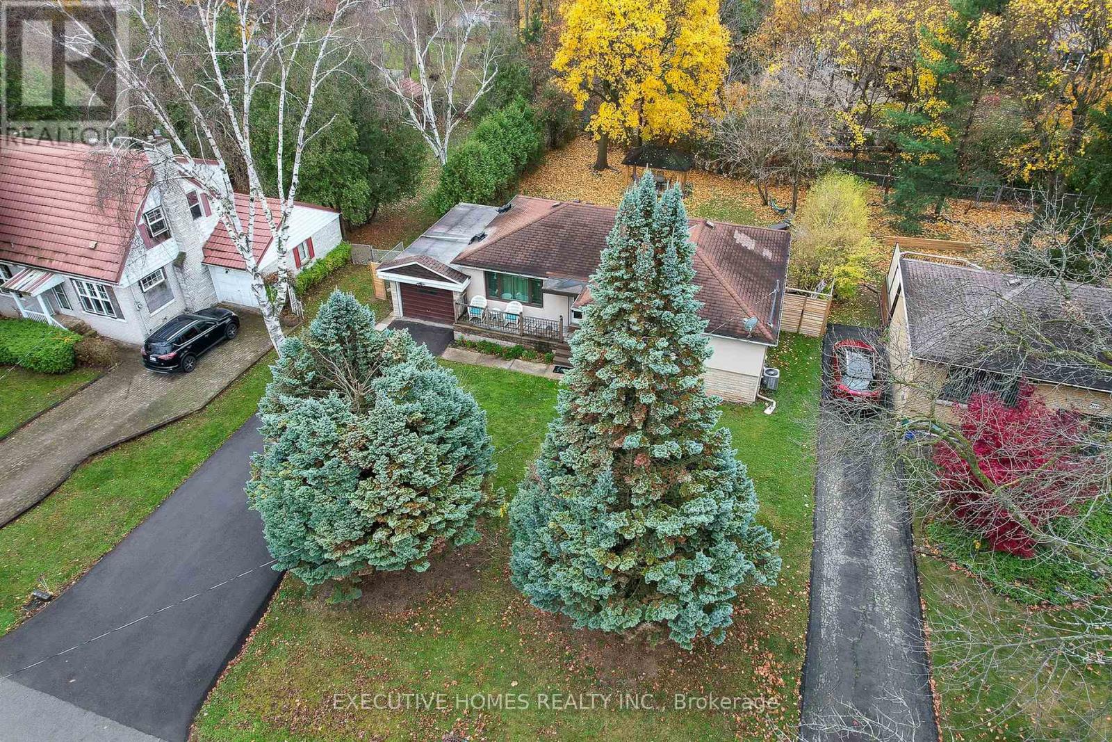 208 Glen Oak Drive, Oakville, Ontario  L6K 2J2 - Photo 5 - W12063252
