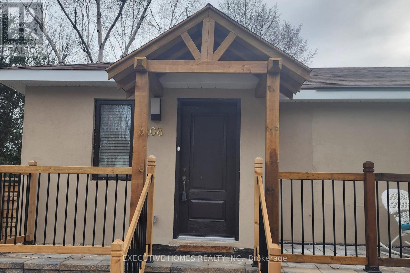 208 Glen Oak Drive, Oakville, Ontario  L6K 2J2 - Photo 10 - W12063252