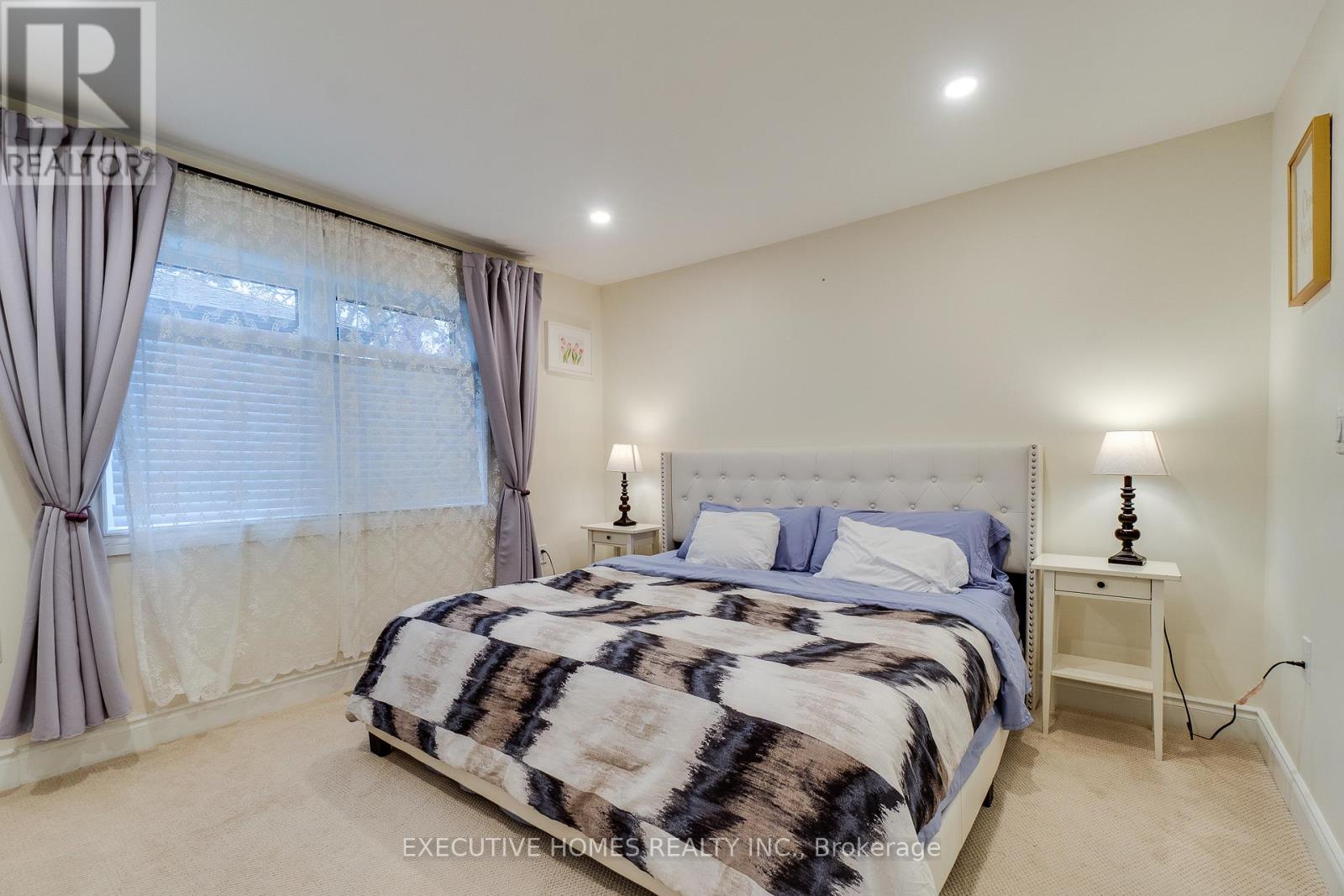208 Glen Oak Drive, Oakville, Ontario  L6K 2J2 - Photo 21 - W12063252