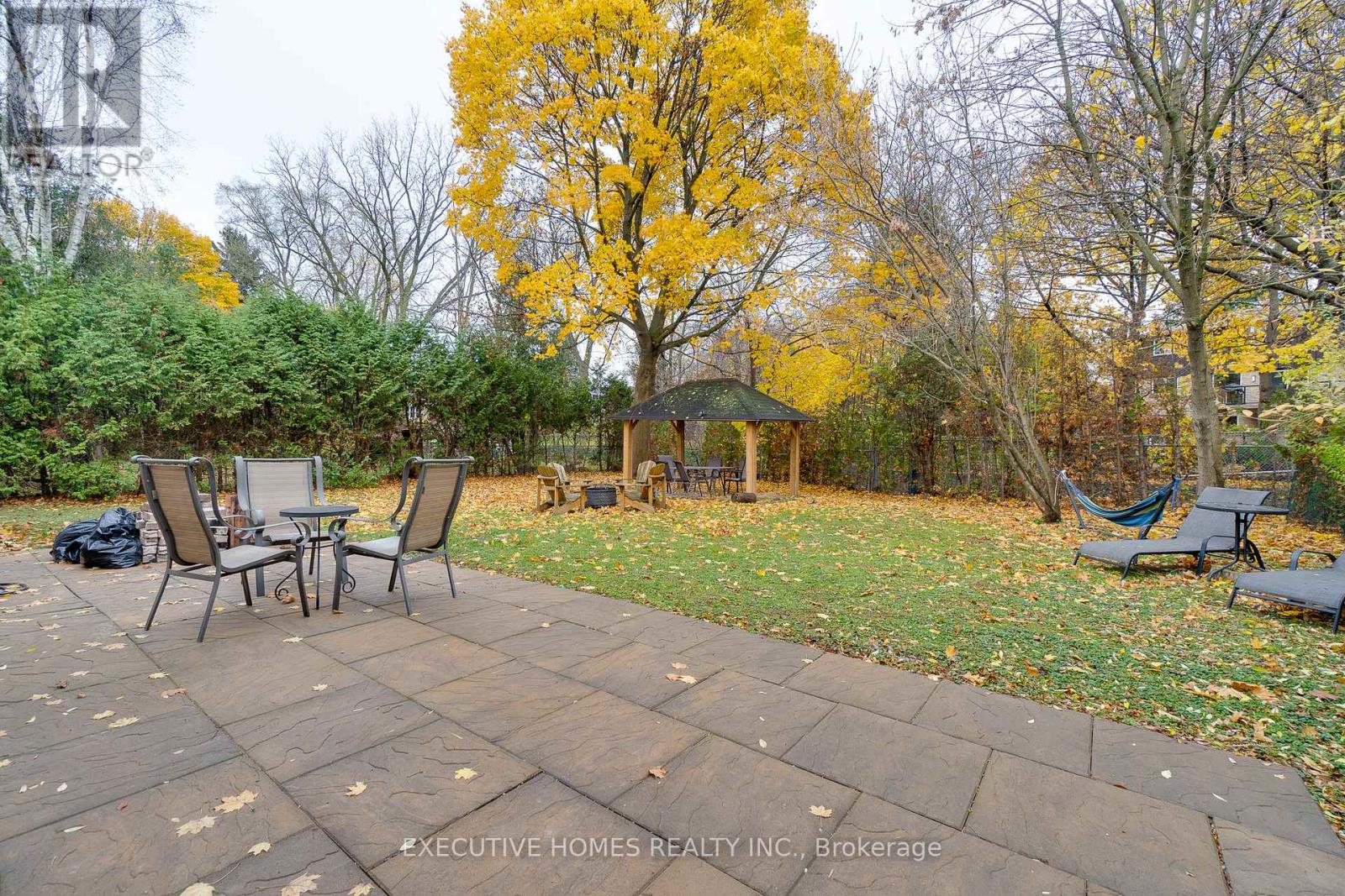 208 Glen Oak Drive, Oakville, Ontario  L6K 2J2 - Photo 42 - W12063252