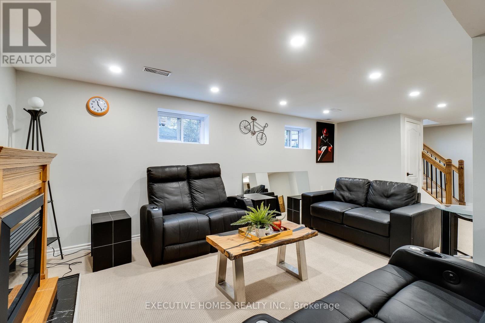 208 Glen Oak Drive, Oakville, Ontario  L6K 2J2 - Photo 34 - W12063252
