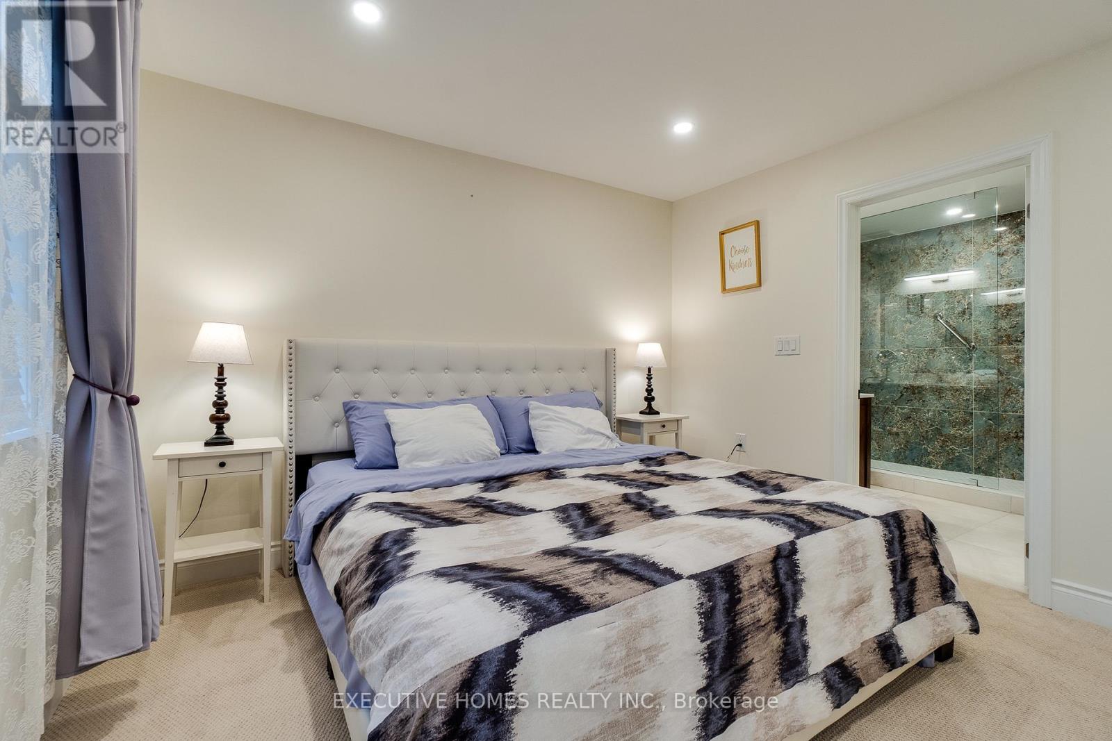 208 Glen Oak Drive, Oakville, Ontario  L6K 2J2 - Photo 22 - W12063252