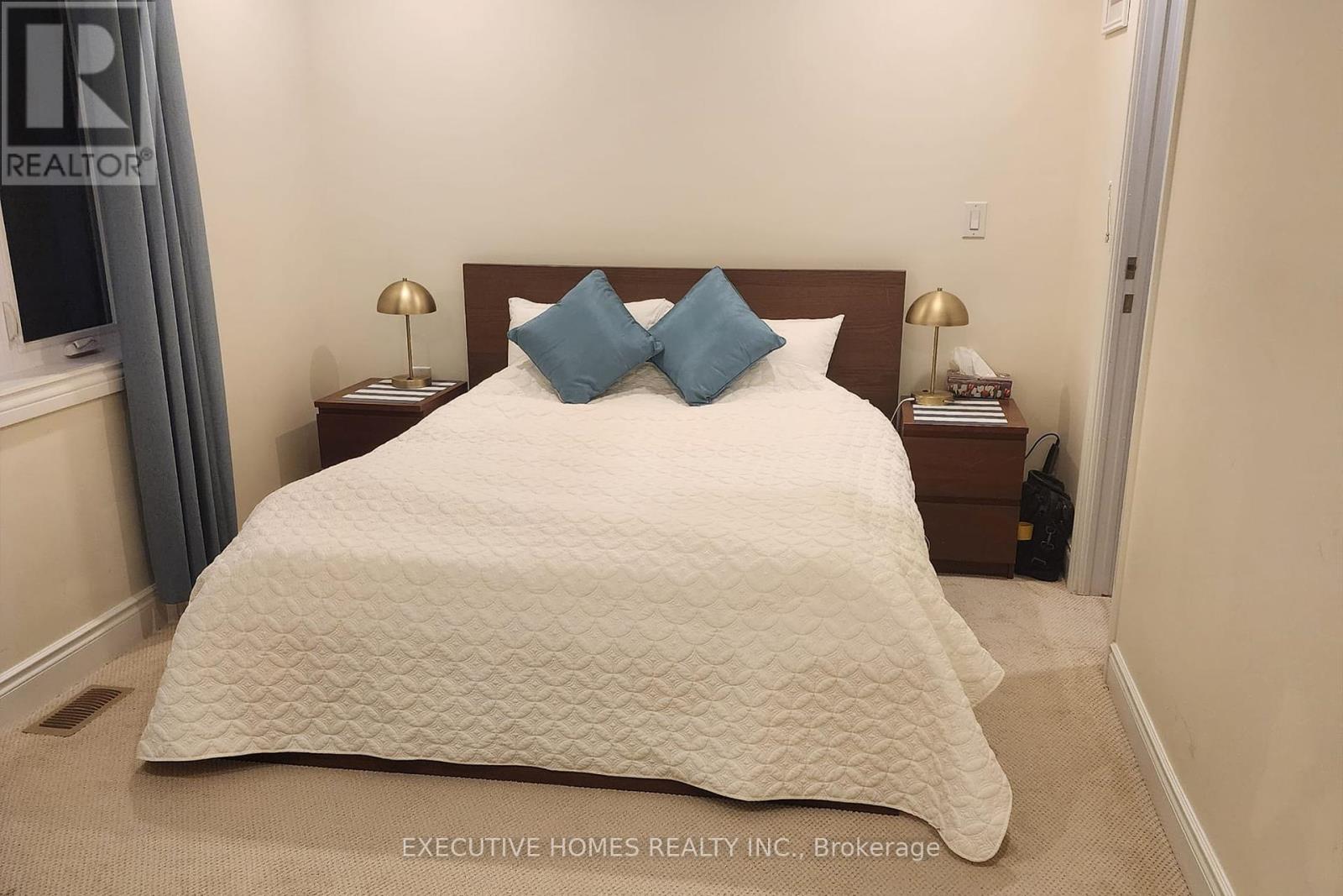 208 Glen Oak Drive, Oakville, Ontario  L6K 2J2 - Photo 27 - W12063252