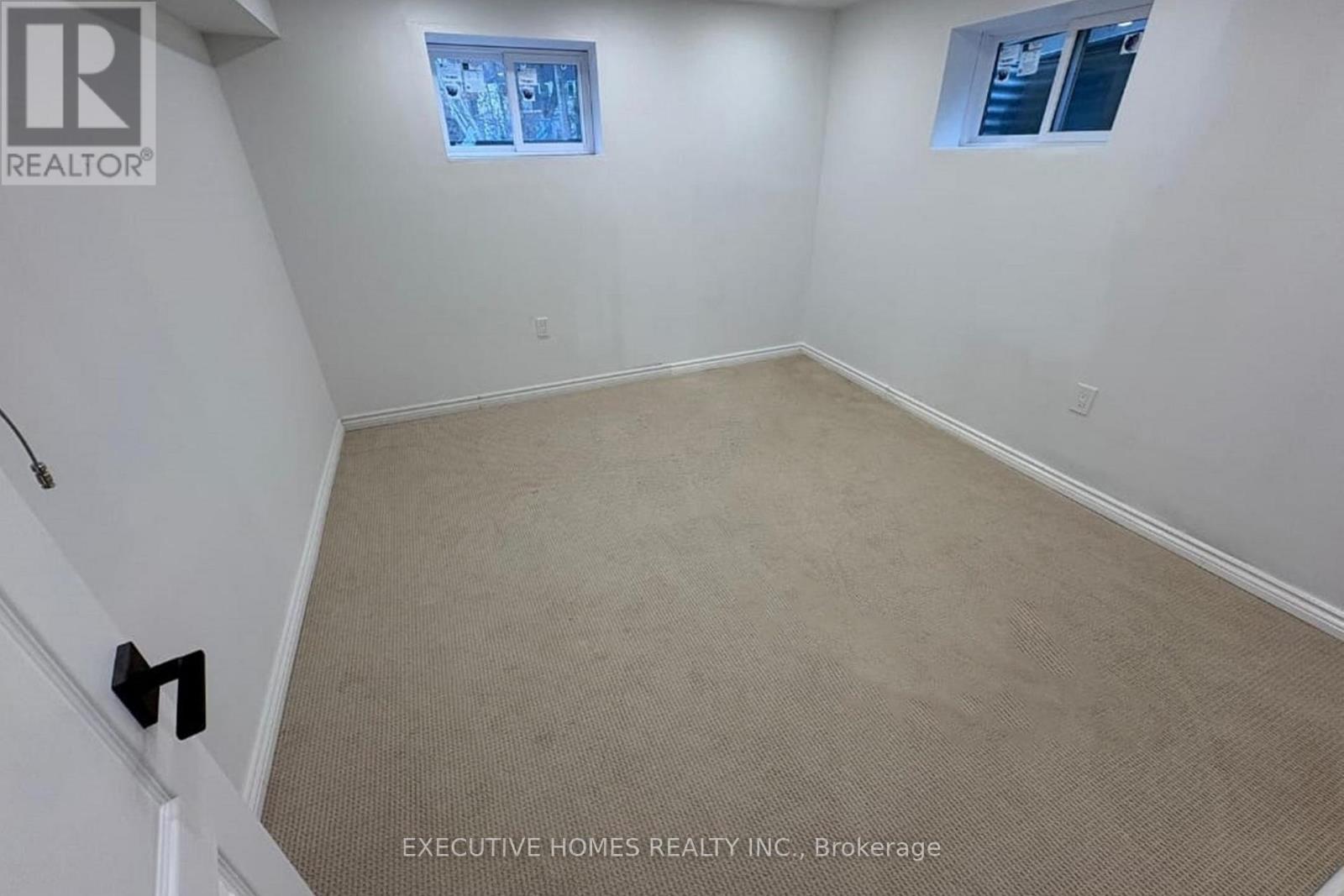 208 Glen Oak Drive, Oakville, Ontario  L6K 2J2 - Photo 39 - W12063252