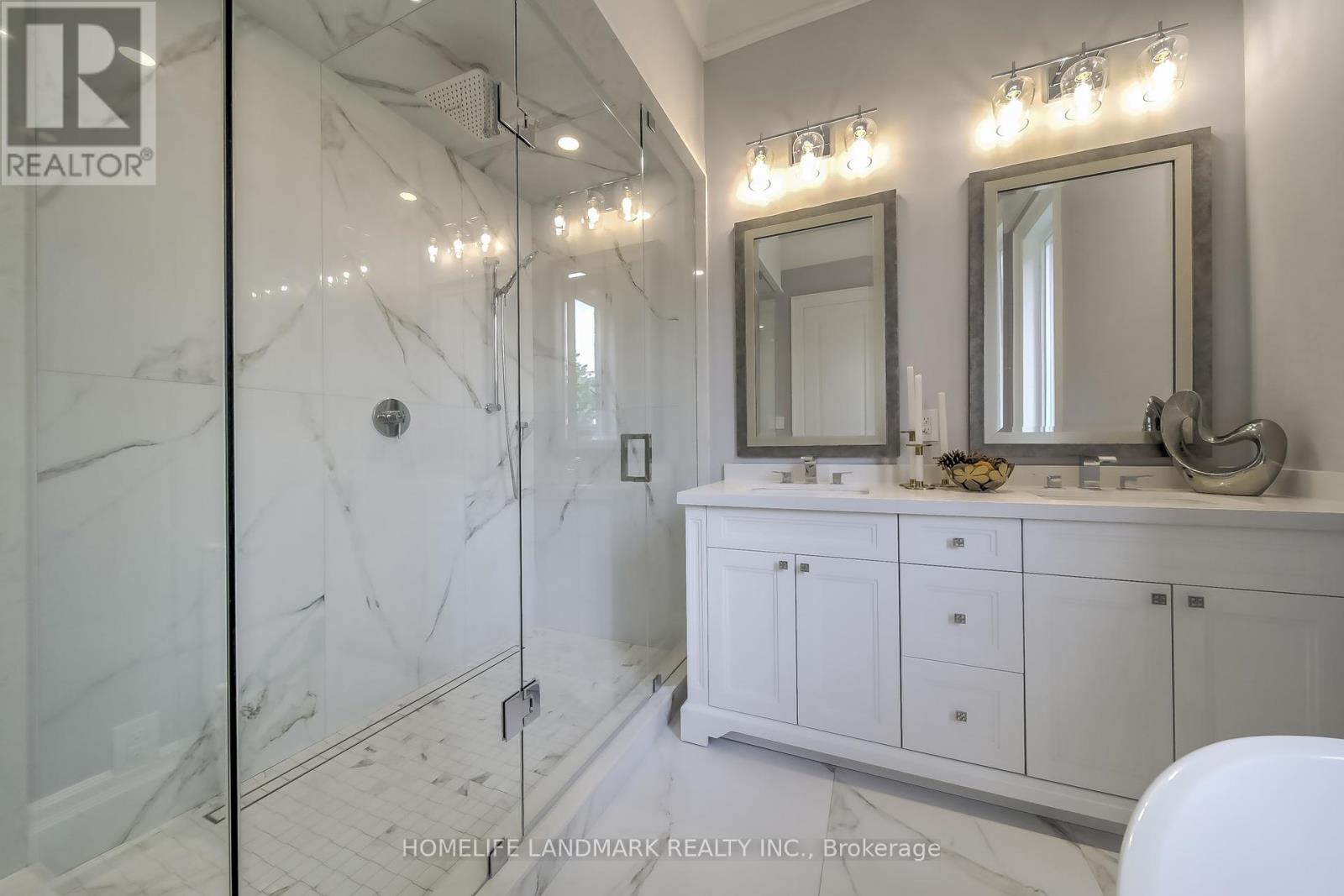 75 Naughton Drive, Richmond Hill, Ontario  L4C 8B3 - Photo 18 - N12193792