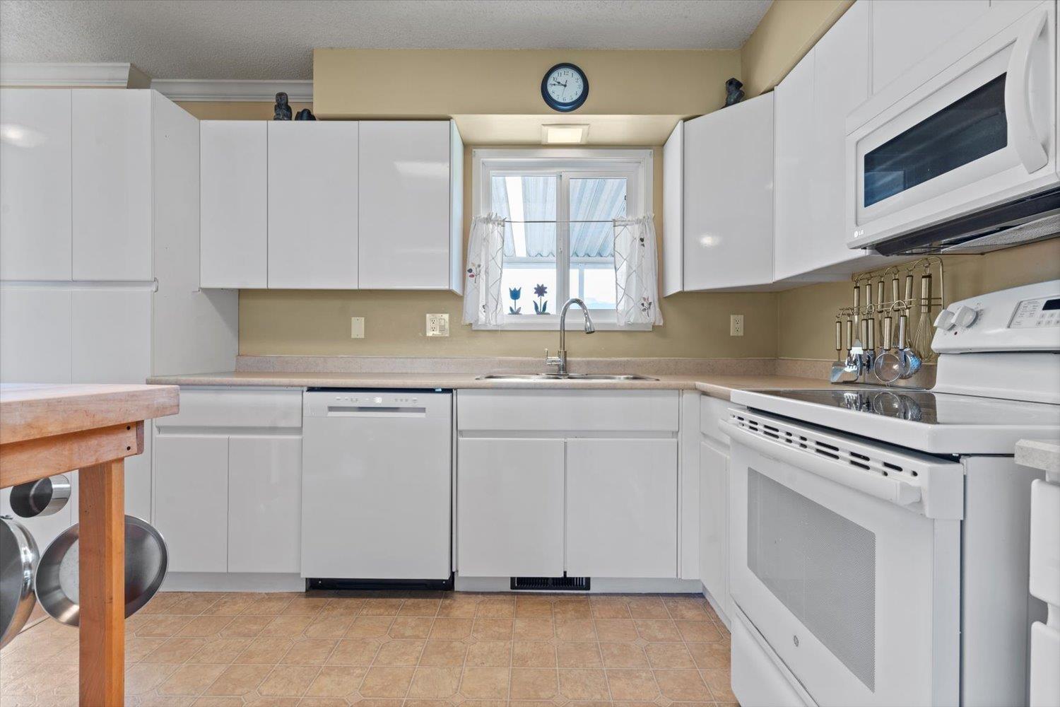Property at 10596 CONRAD STREET image 4