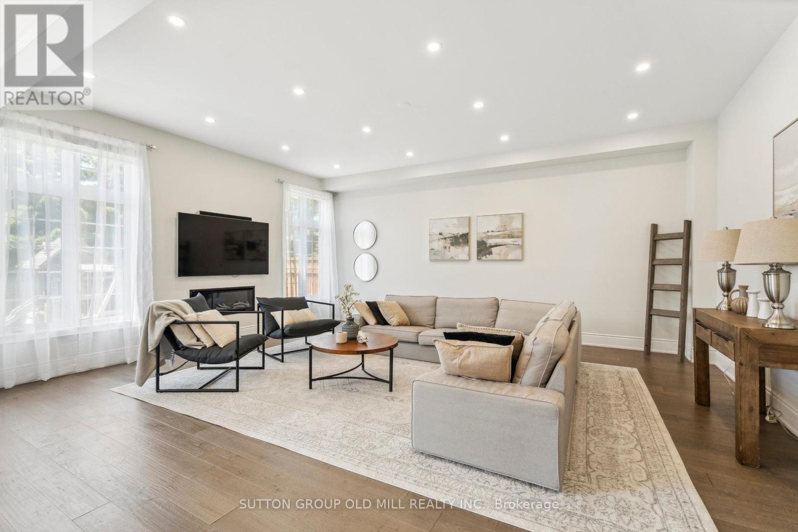 4 Daisy Meadow Crescent, Caledon (Caledon East), Ontario  L7C 4G4 - Photo 9 - W12193779